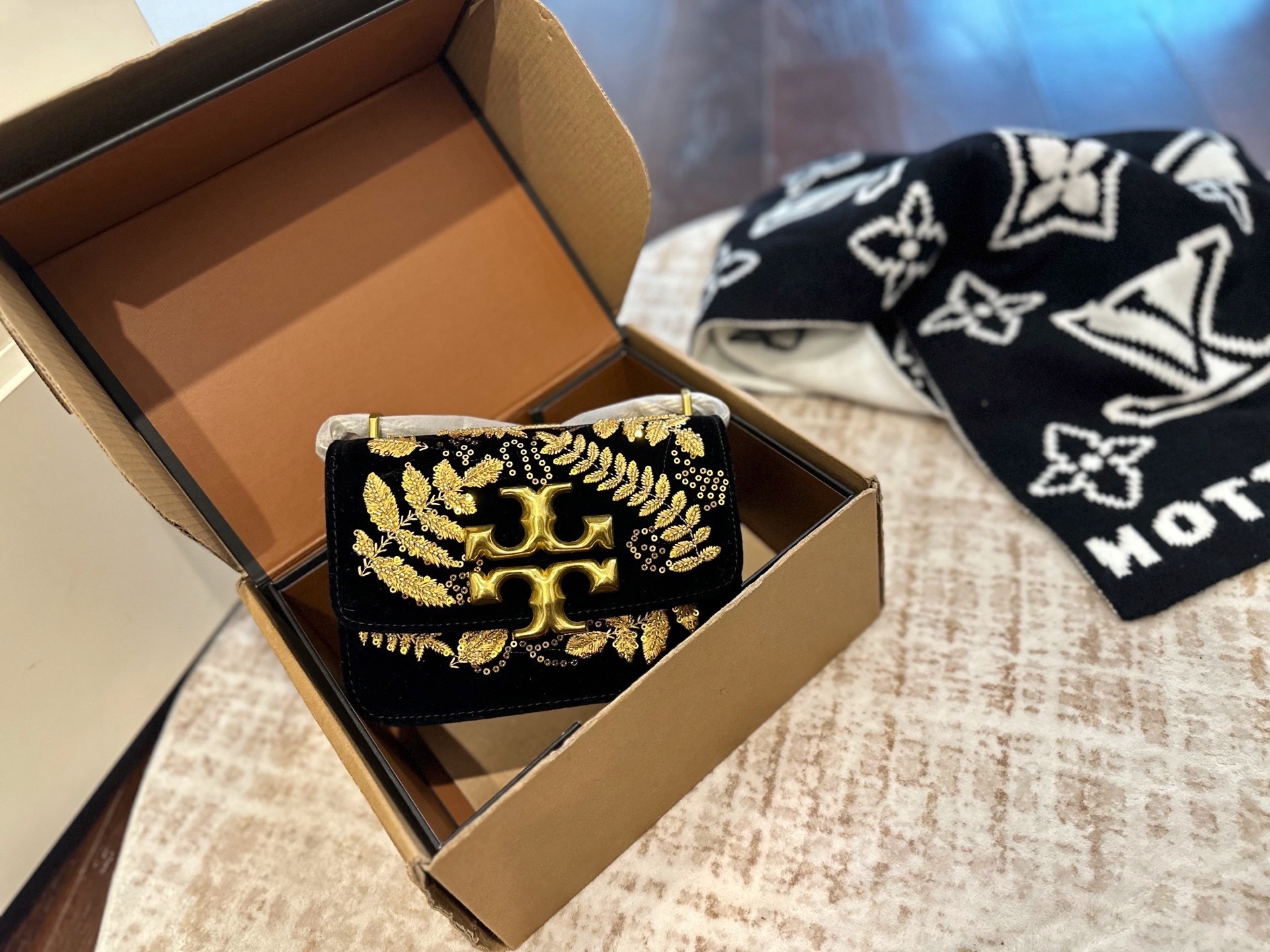 27200-Tory Burch--665 gallery