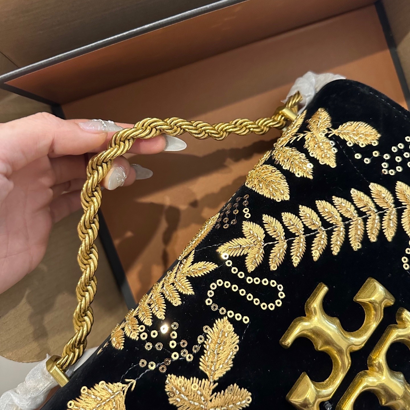 27200-Tory Burch--665 gallery