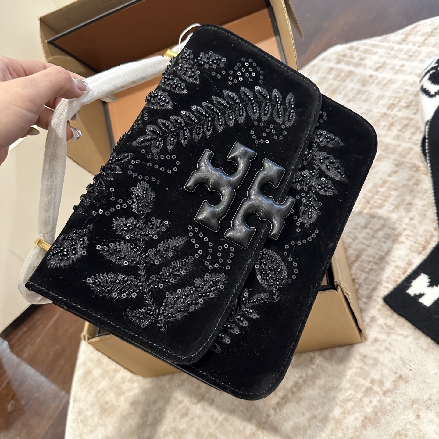 27200-Tory Burch--665 gallery