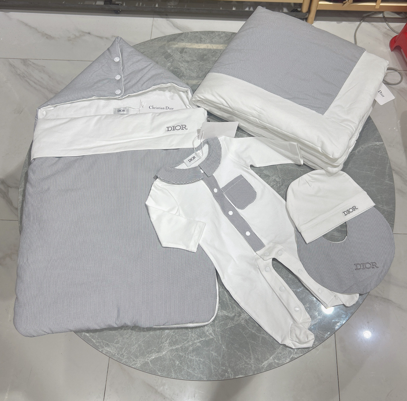 27214-DIOR-685 gallery