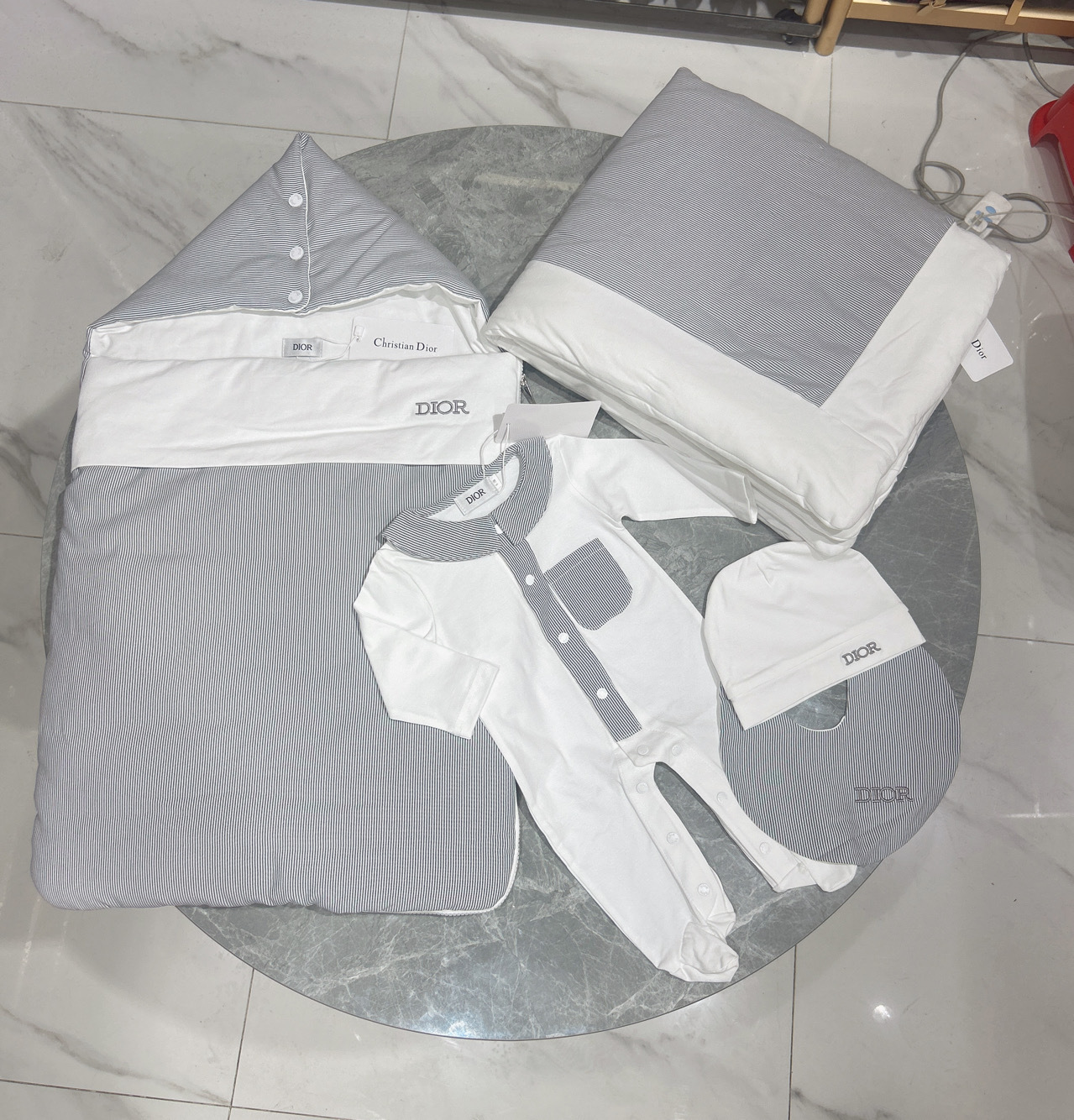 27214-DIOR-685 gallery