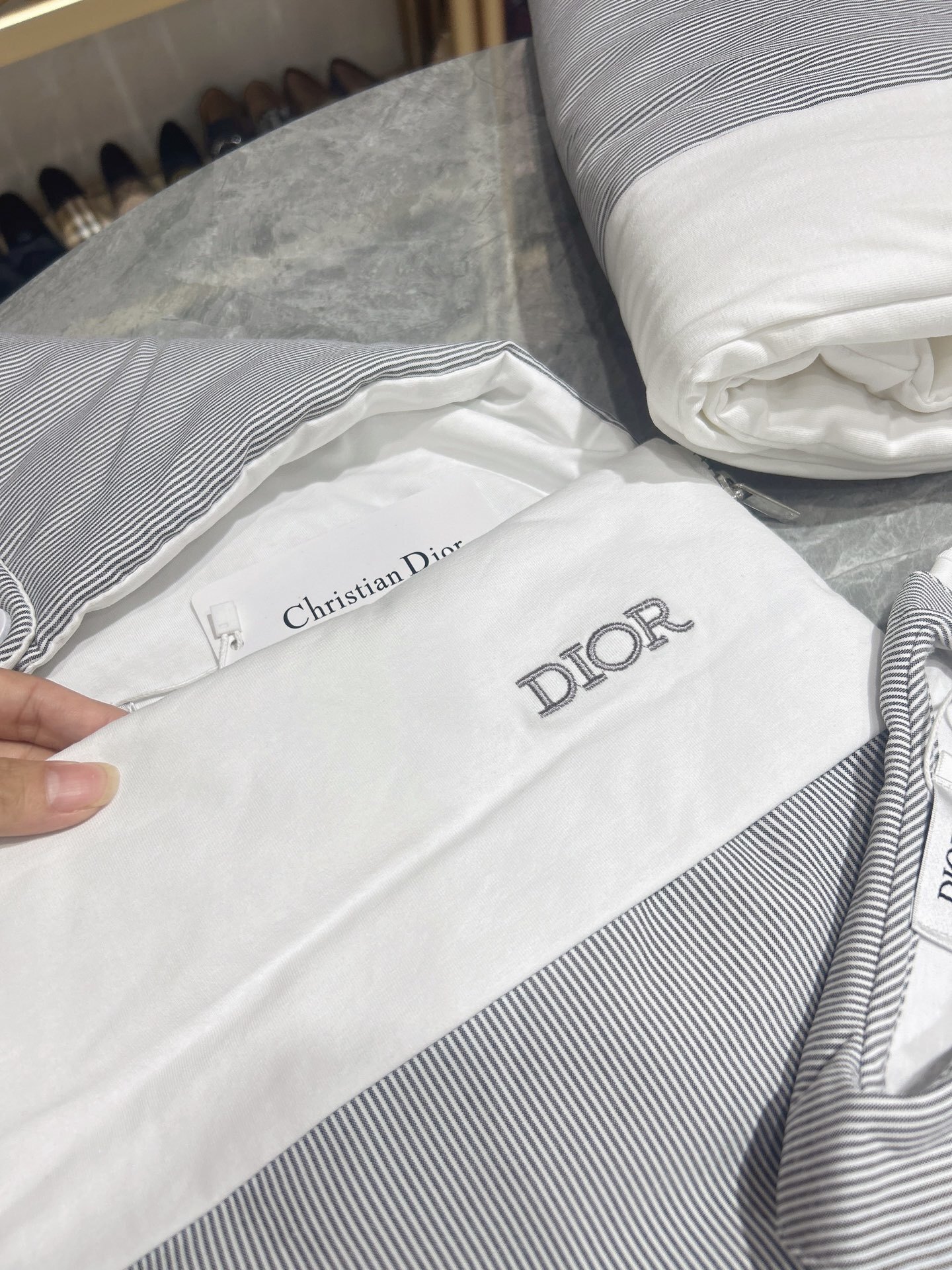 27214-DIOR-685 gallery