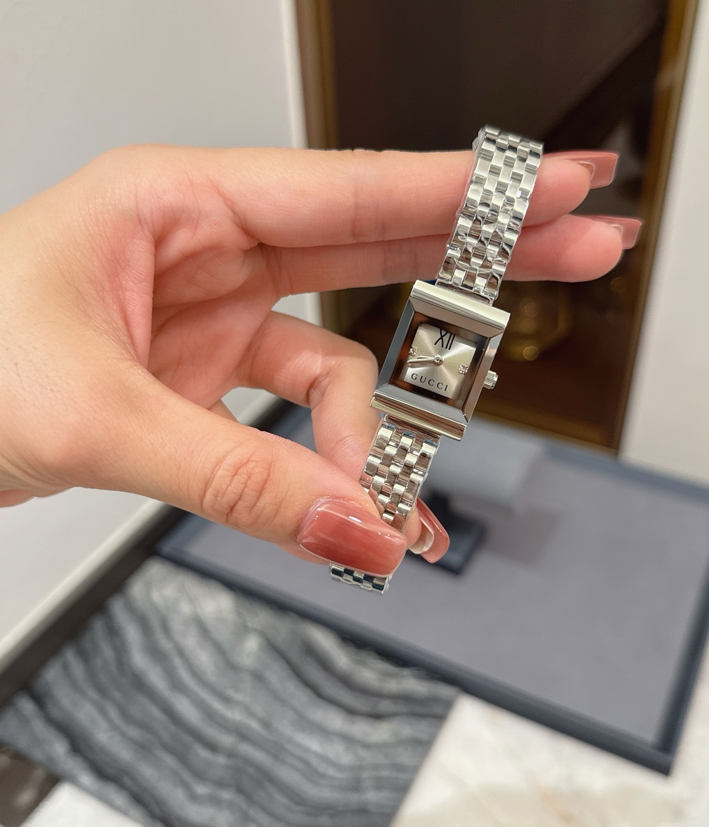 27218-Gucci--1215 gallery