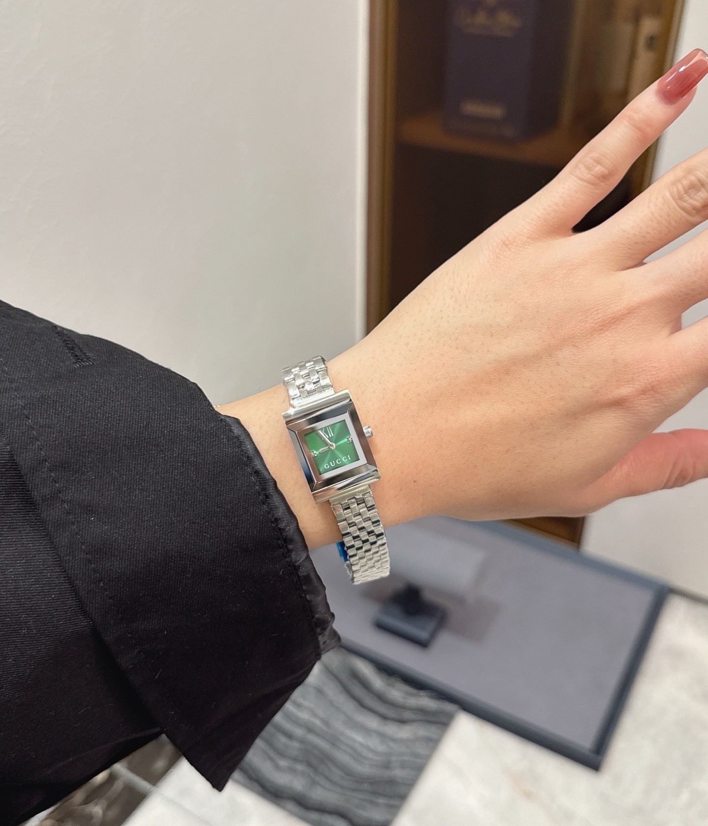 27218-Gucci--1215 gallery