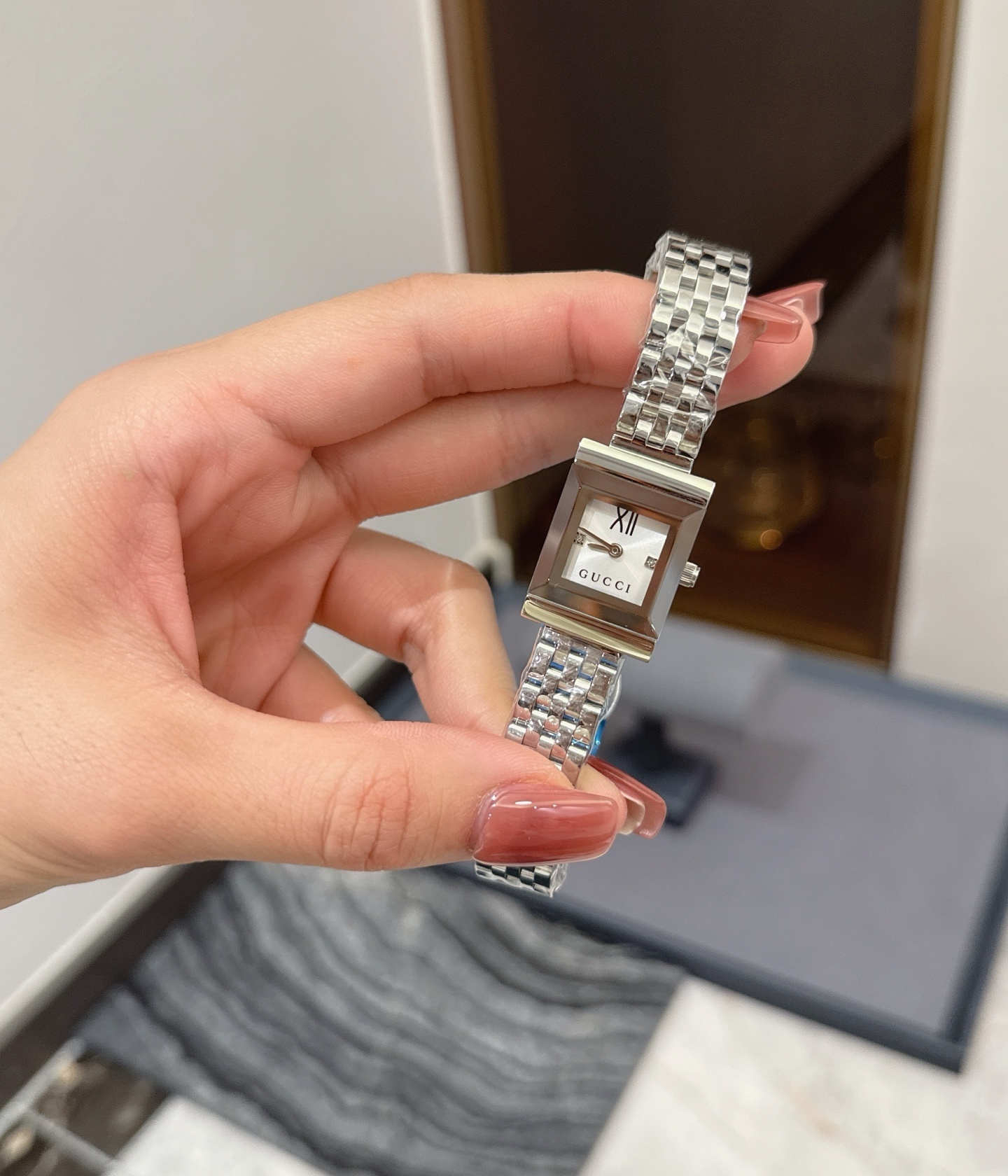 27218-Gucci--1215 gallery