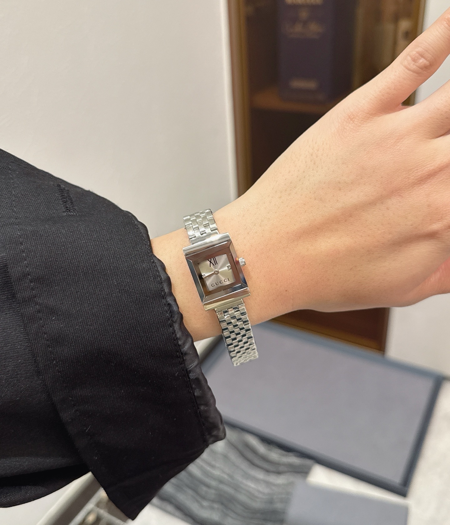 27218-Gucci--1215 gallery