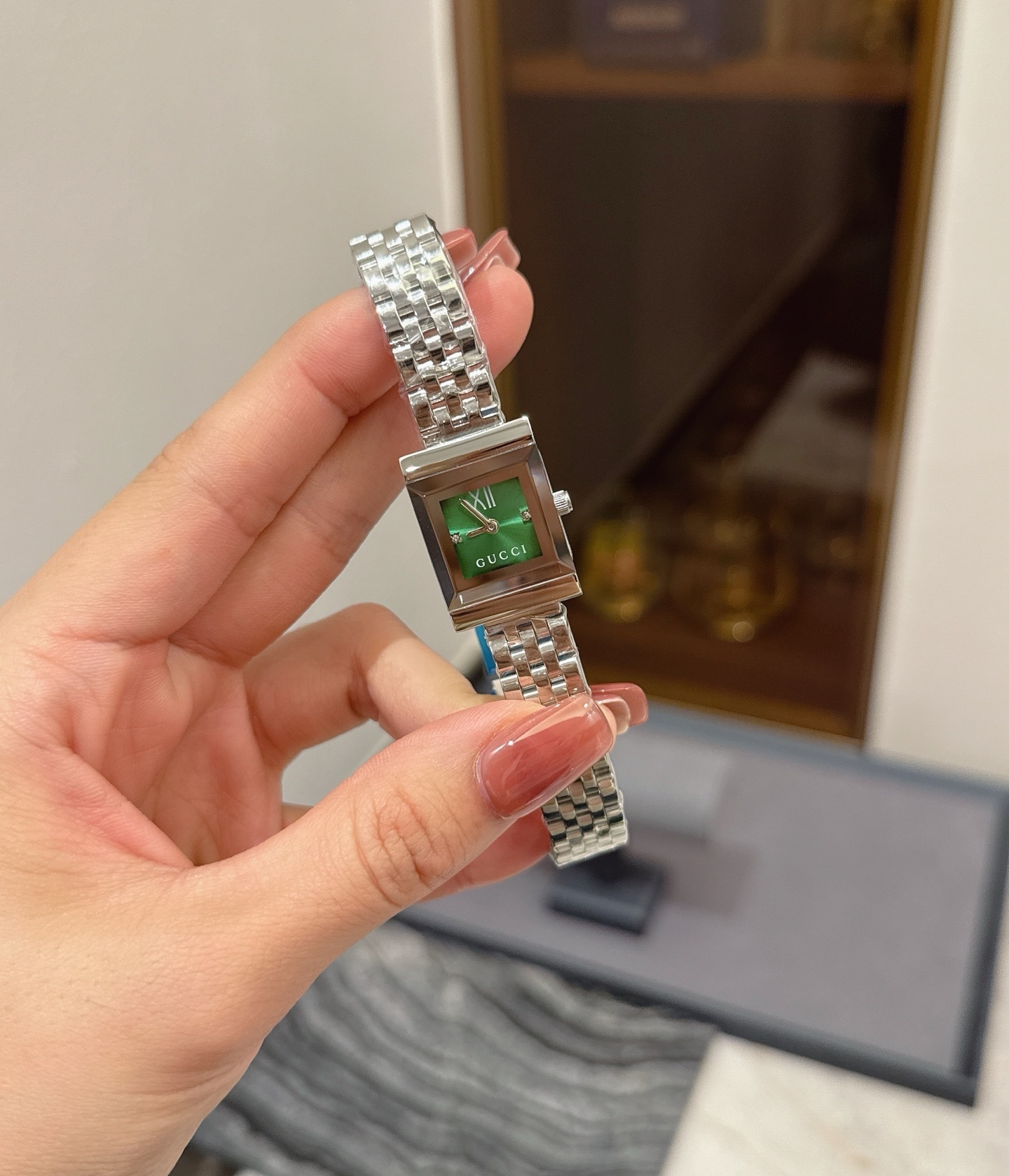 27218-Gucci--1215 gallery