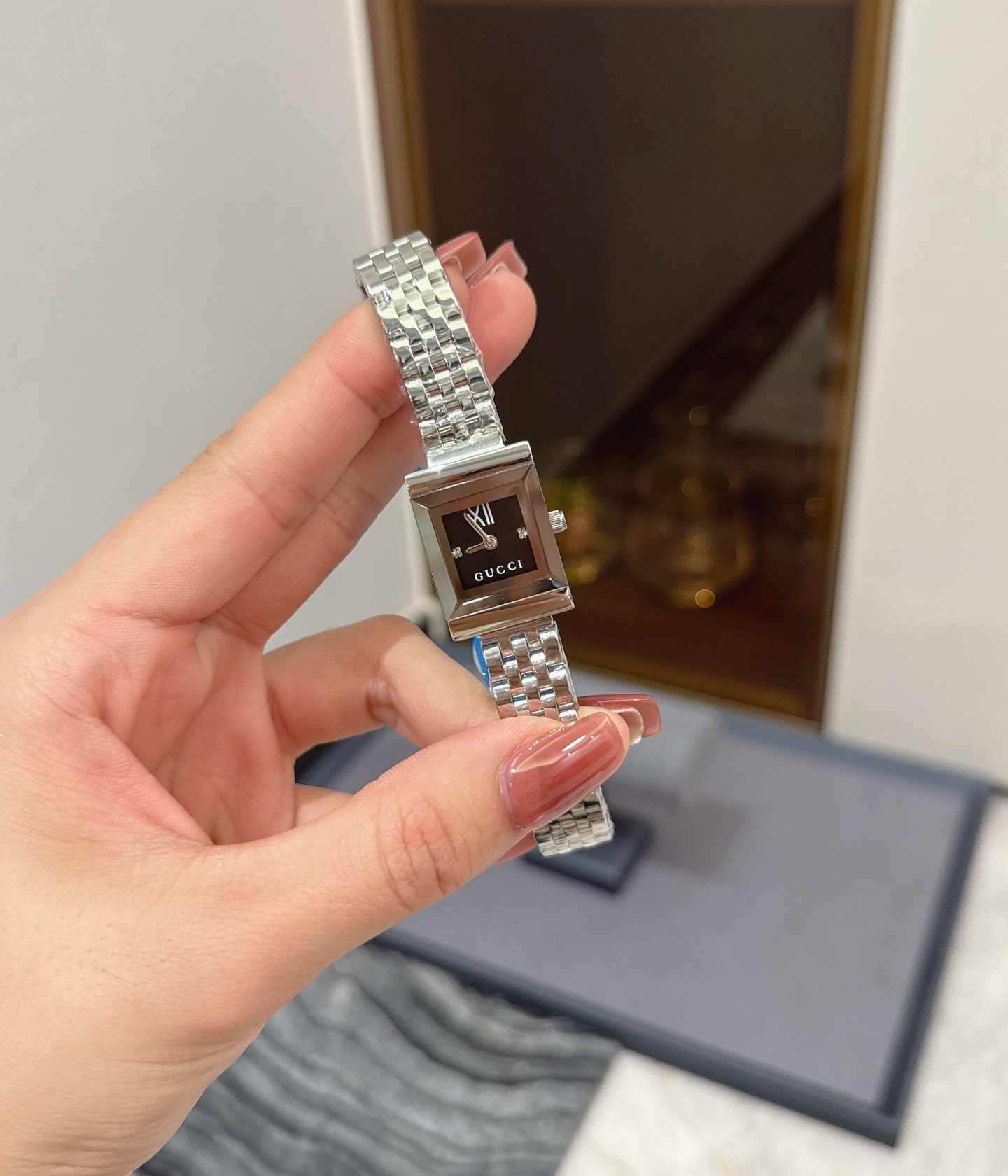 27218-Gucci--1215 gallery