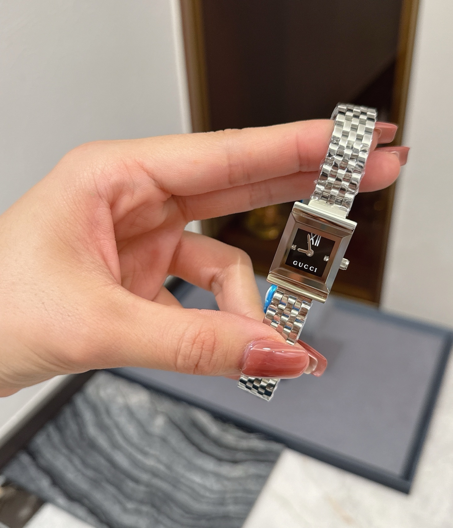 27218-Gucci--1215 gallery