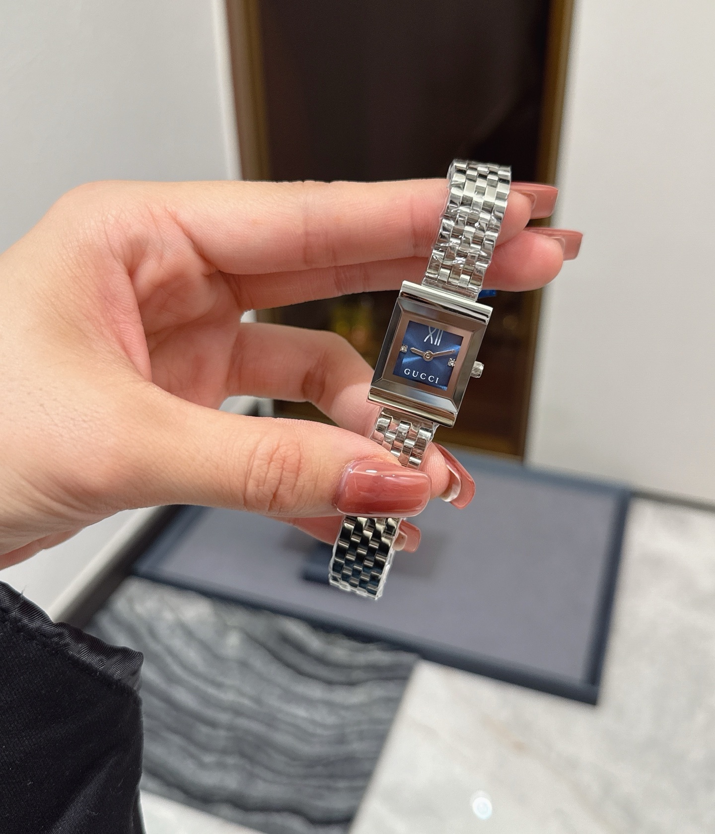 27218-Gucci--1215 gallery