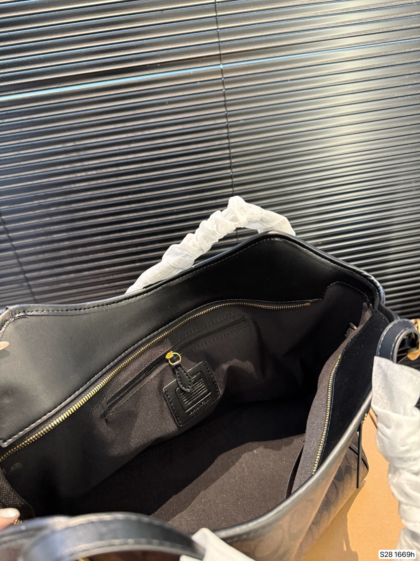 27220-COACH-540 gallery