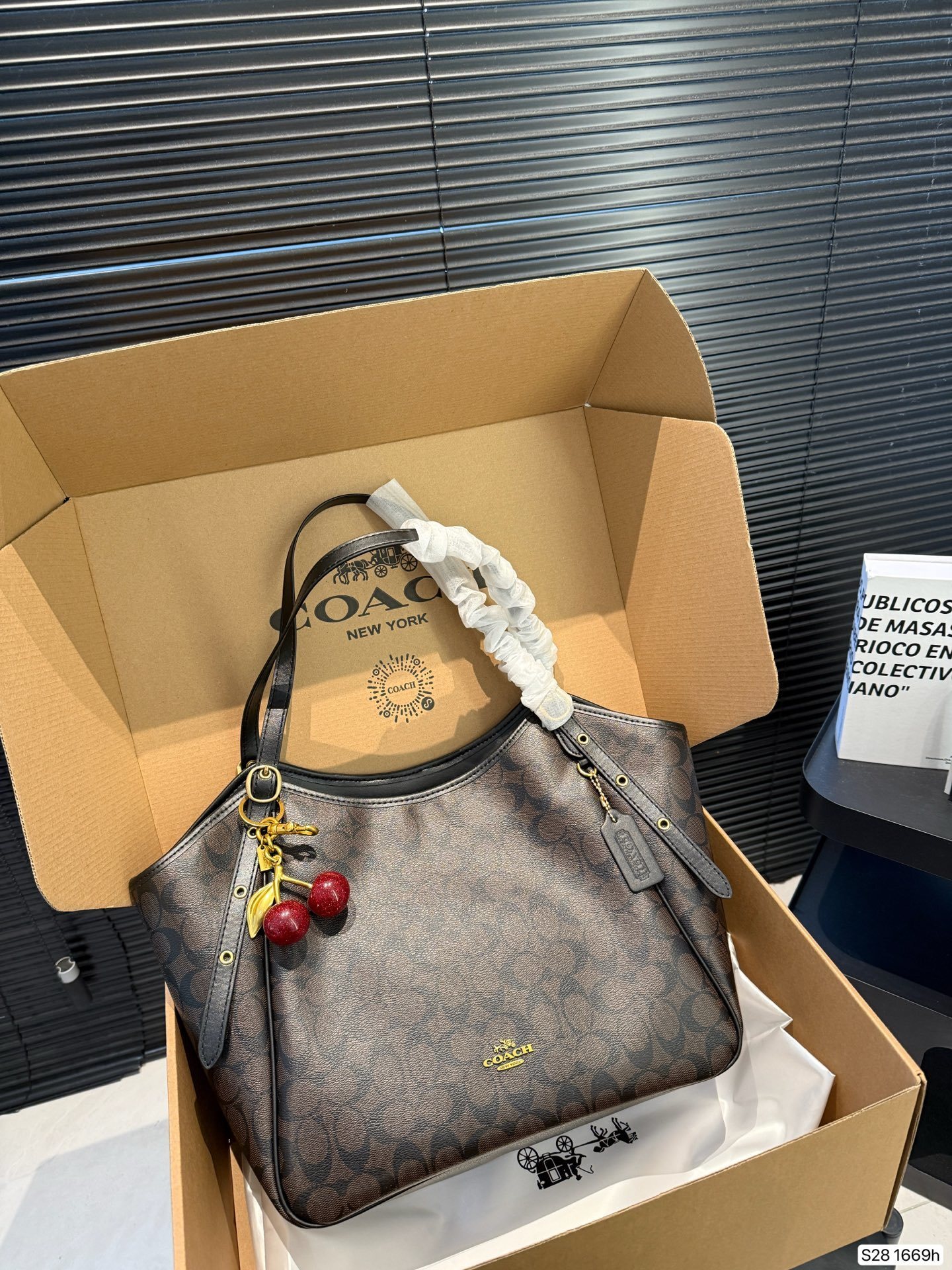 27220-COACH-540 gallery