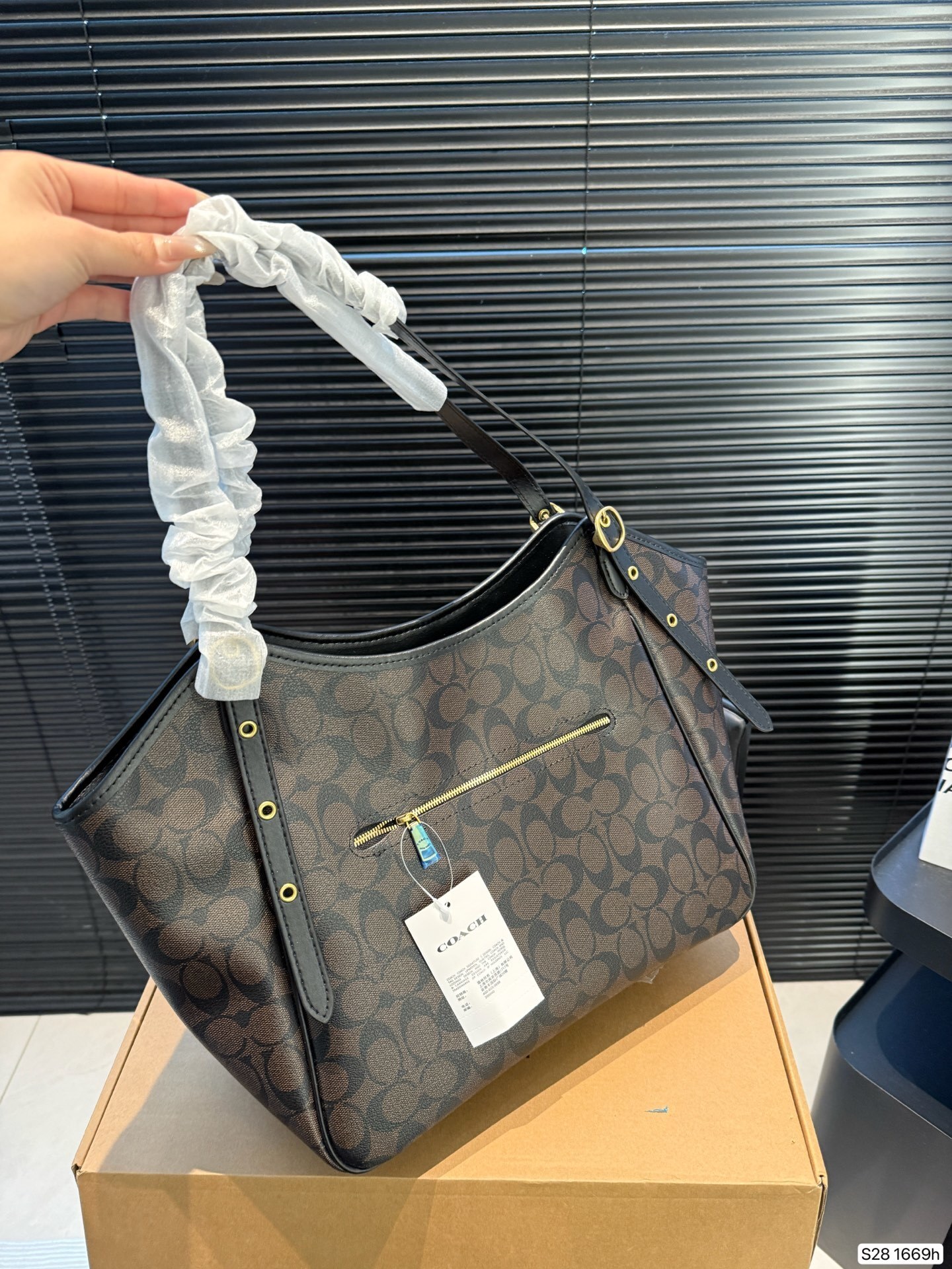 27220-COACH-540 gallery