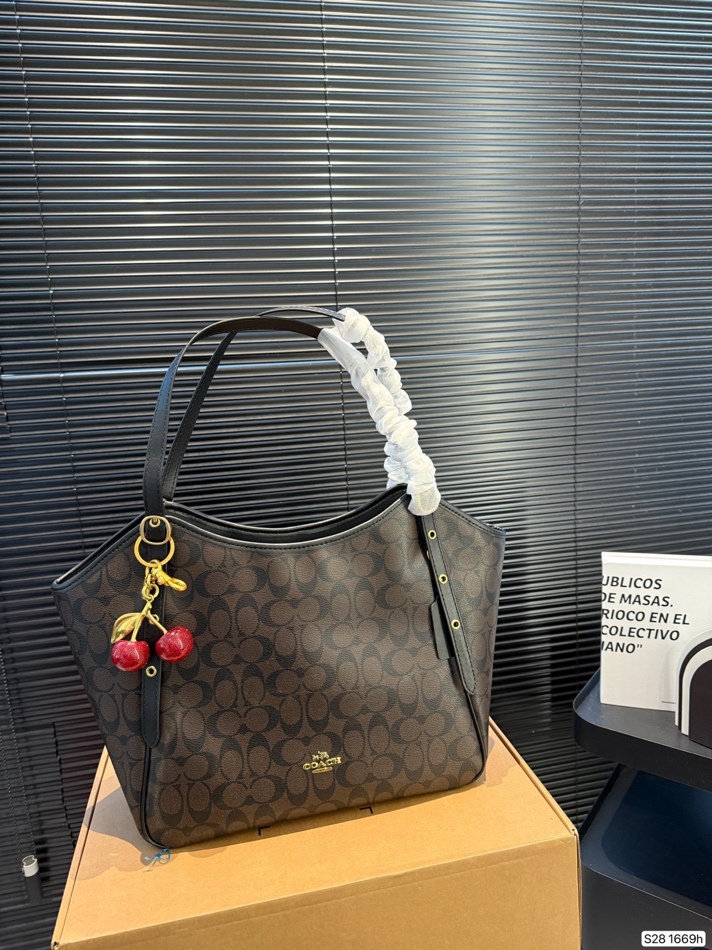 27220-COACH-540 gallery