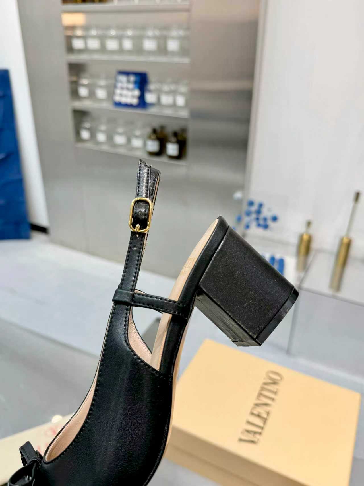 27221-Valentino-788 gallery