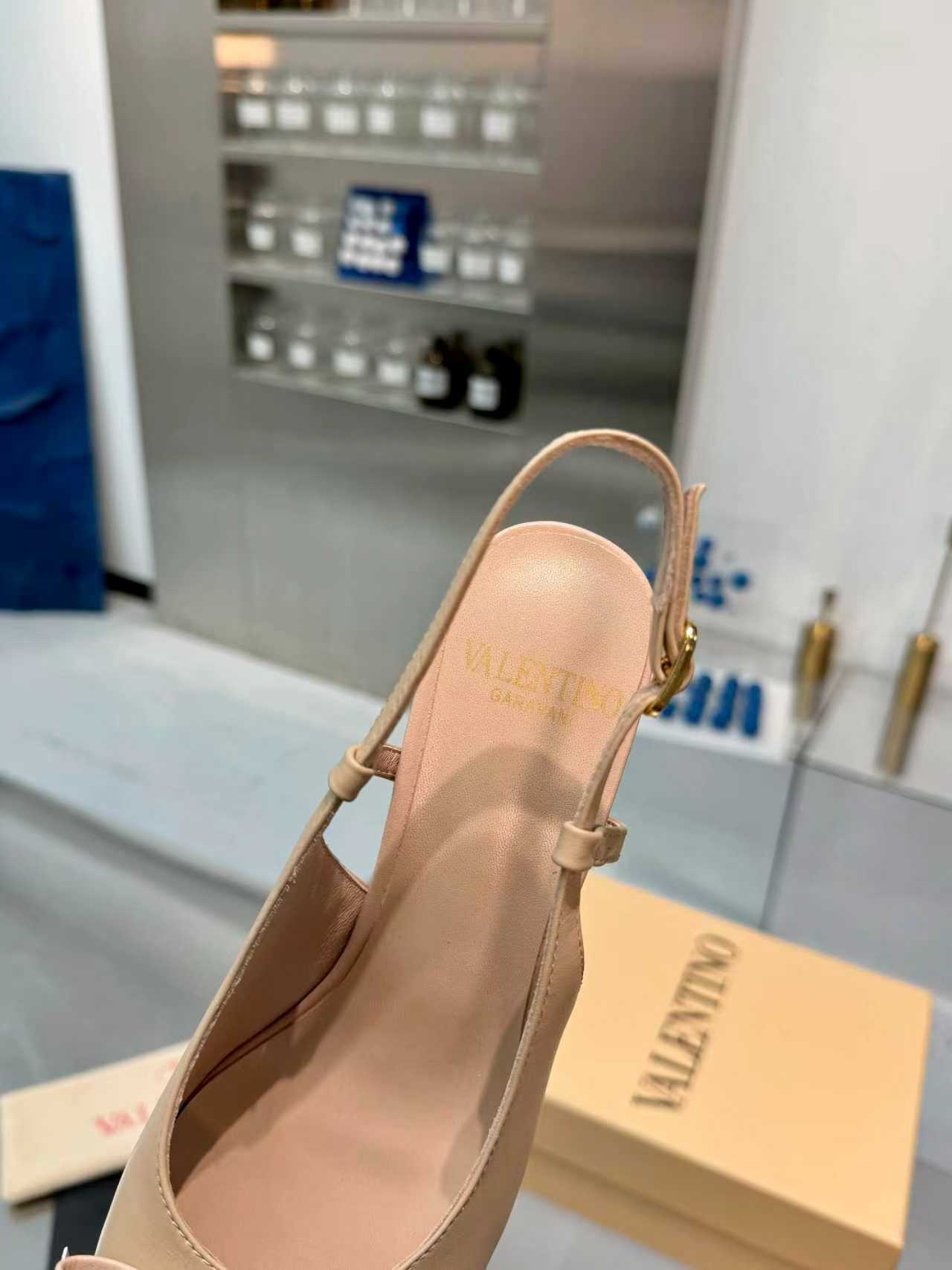 27221-Valentino-788 gallery