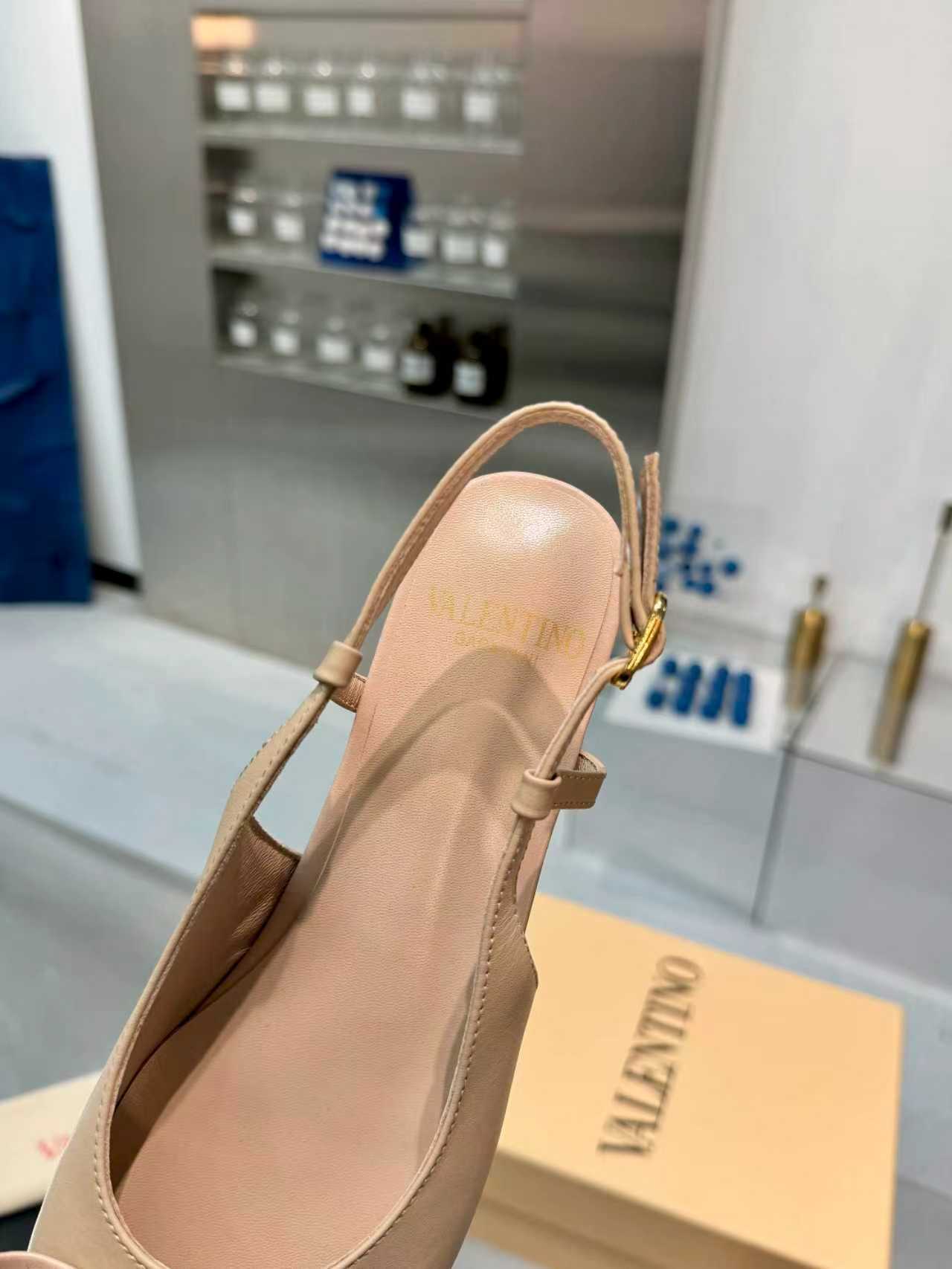 27221-Valentino-788 gallery