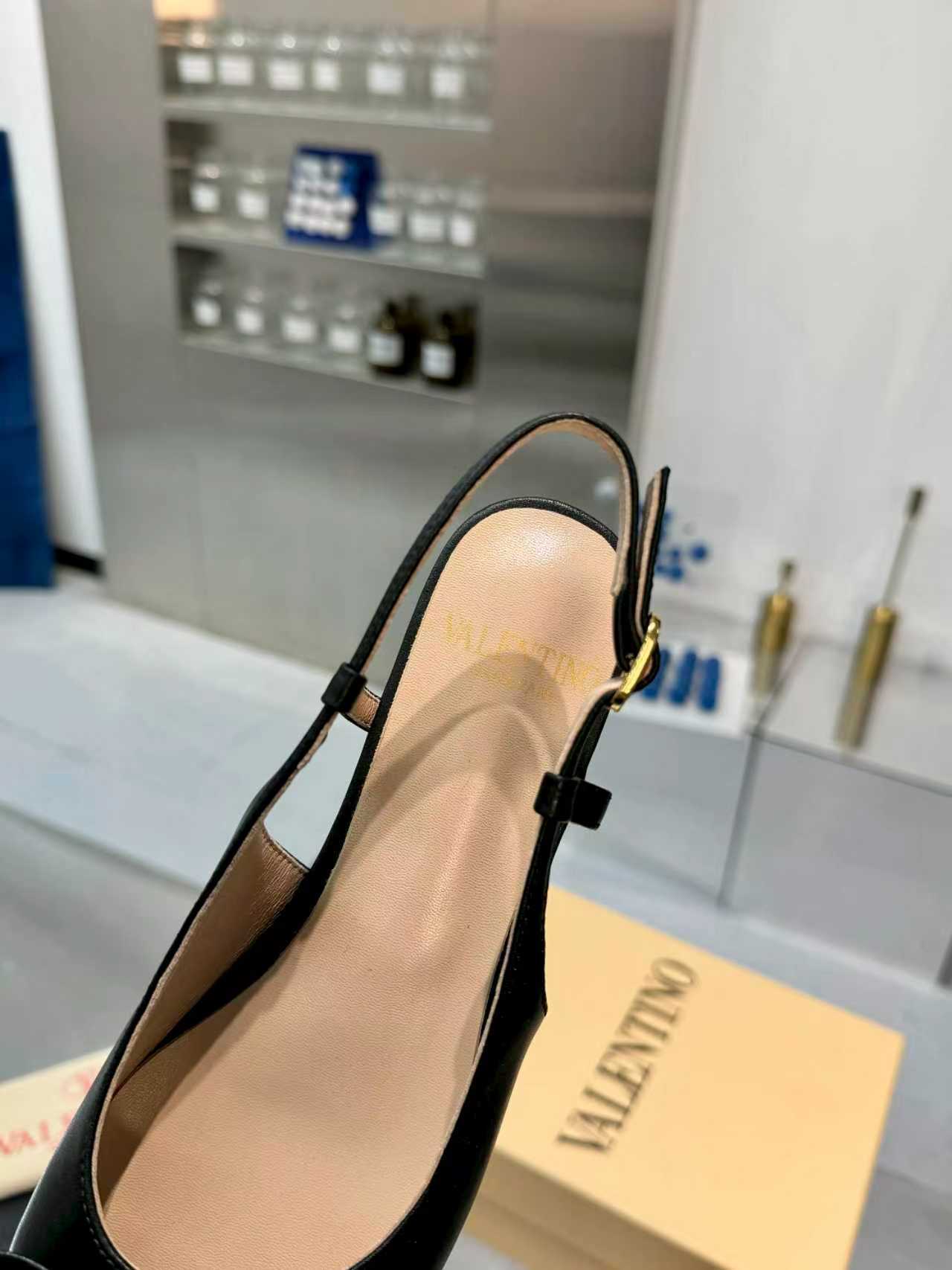 27221-Valentino-788 gallery