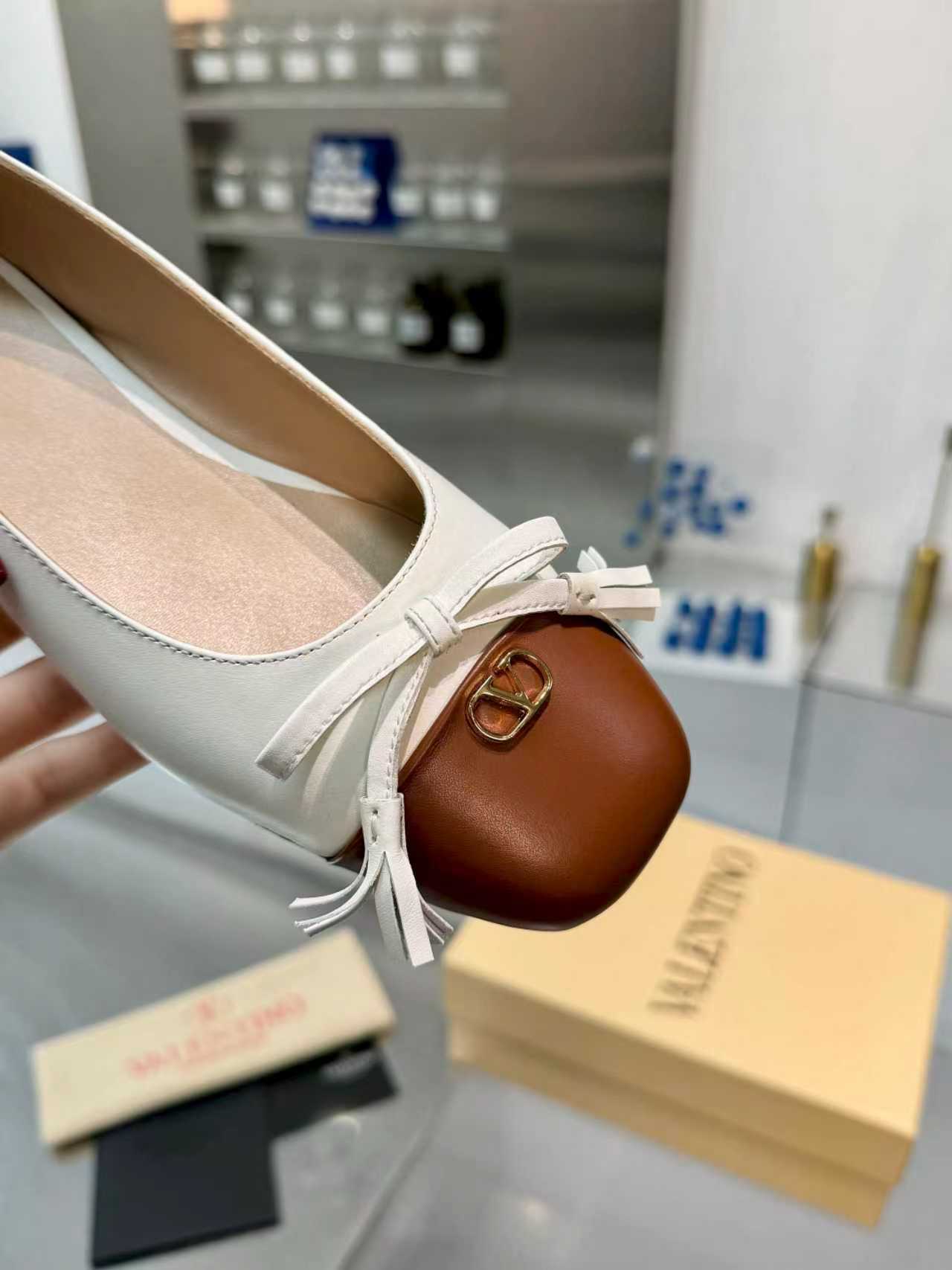 27222-Valentino-788 gallery