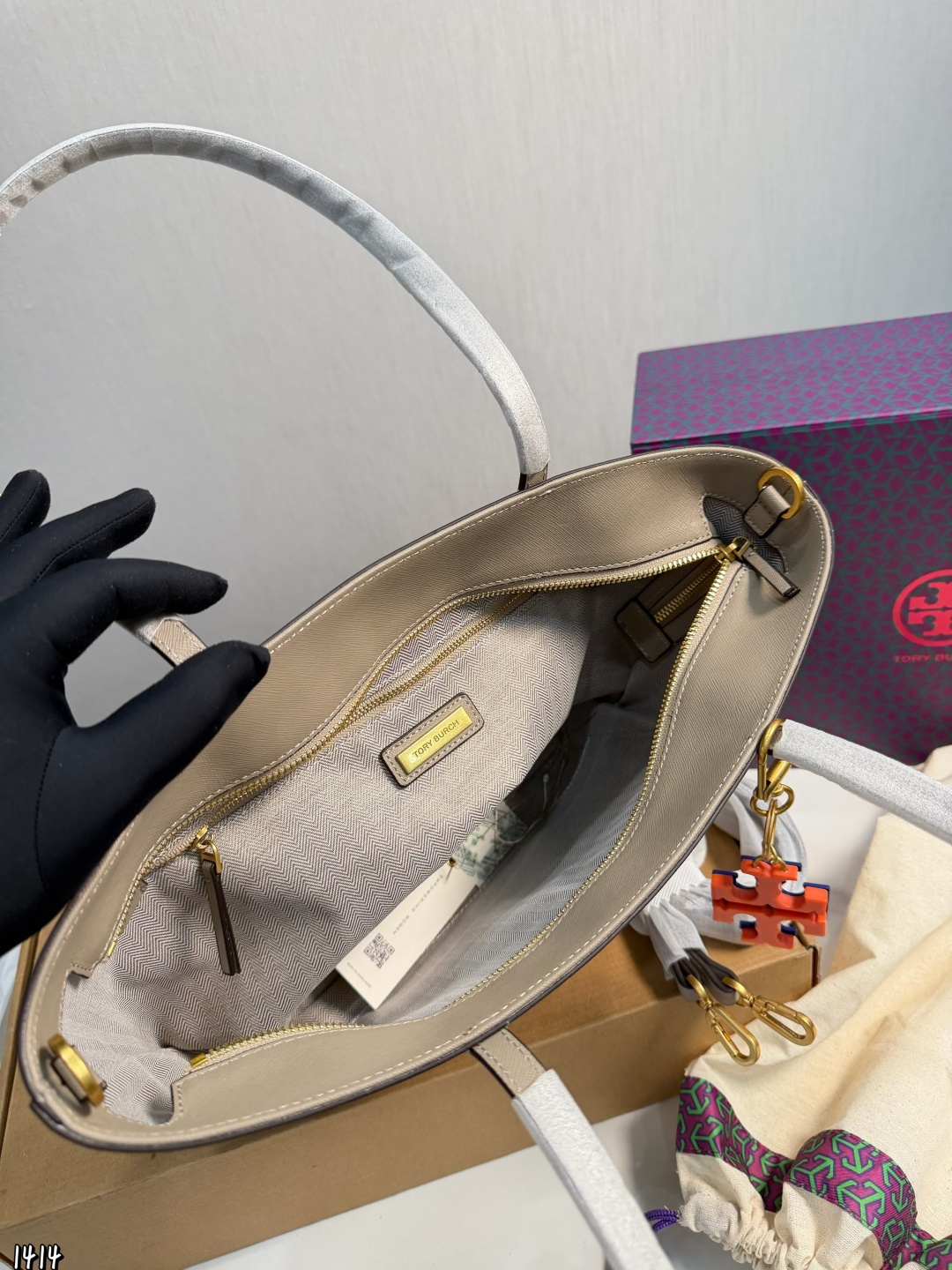 27229-Tory Burch-540 gallery