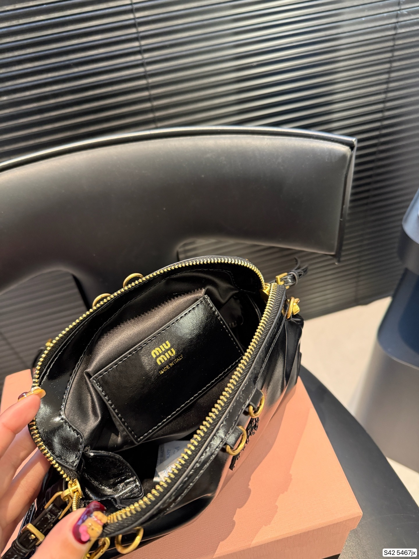 27235-MIUMIU-699 gallery