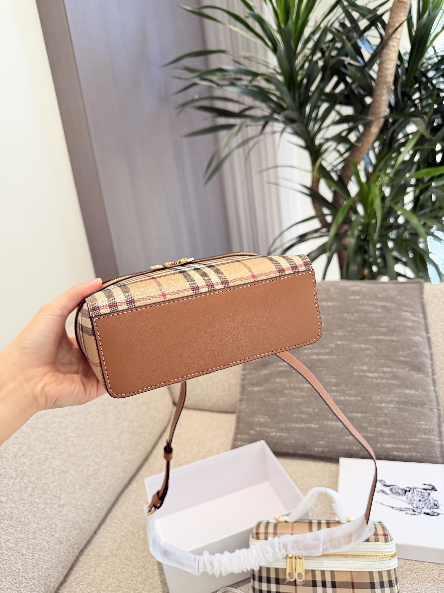 27243-Burberry-500 gallery