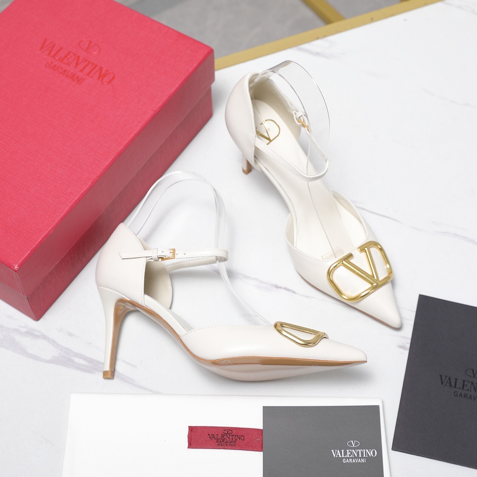 27251-Valentino-850 gallery