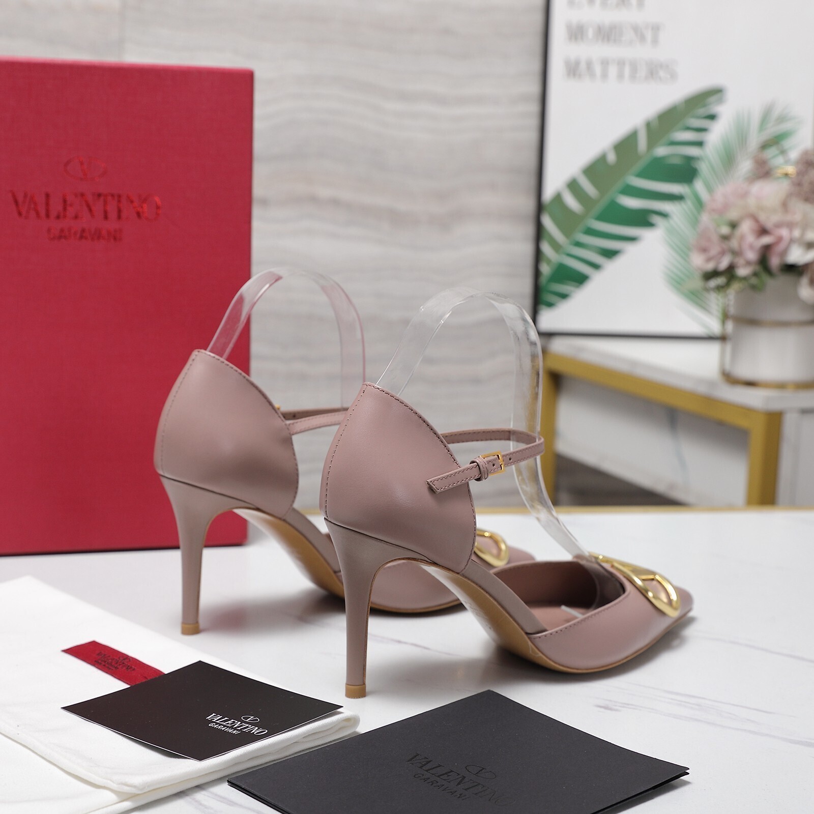 27251-Valentino-850 gallery