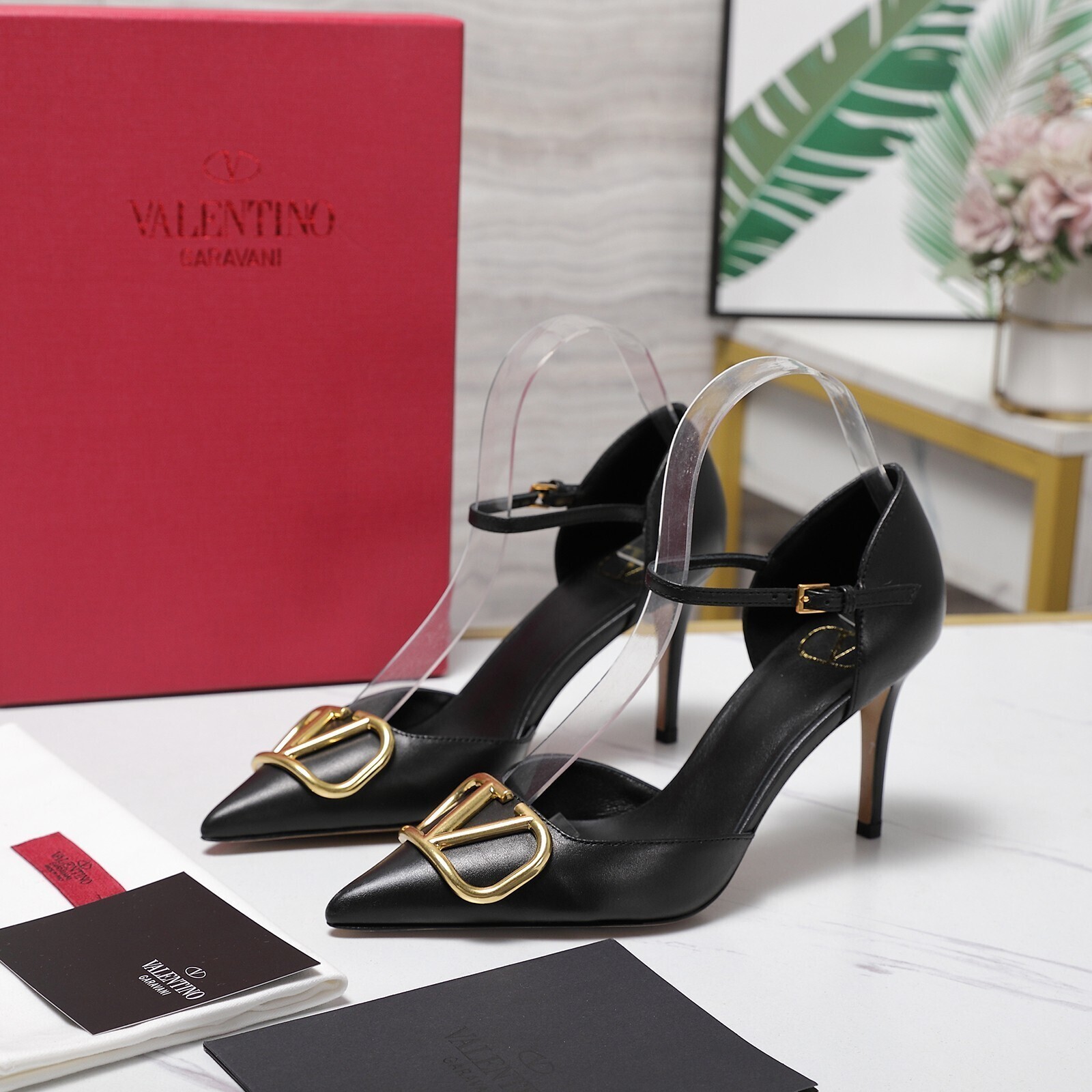 27251-Valentino-850 gallery