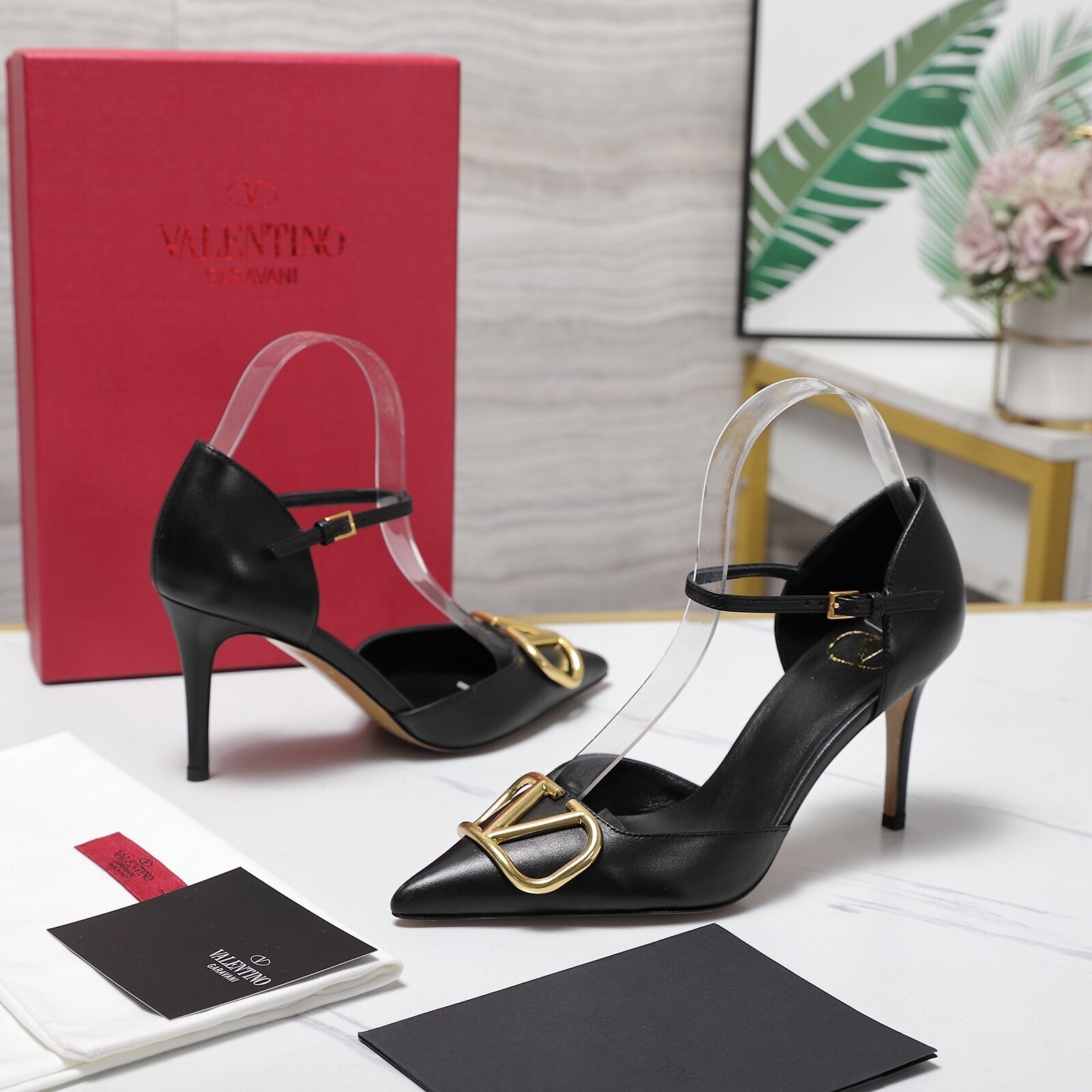 27251-Valentino-850 gallery