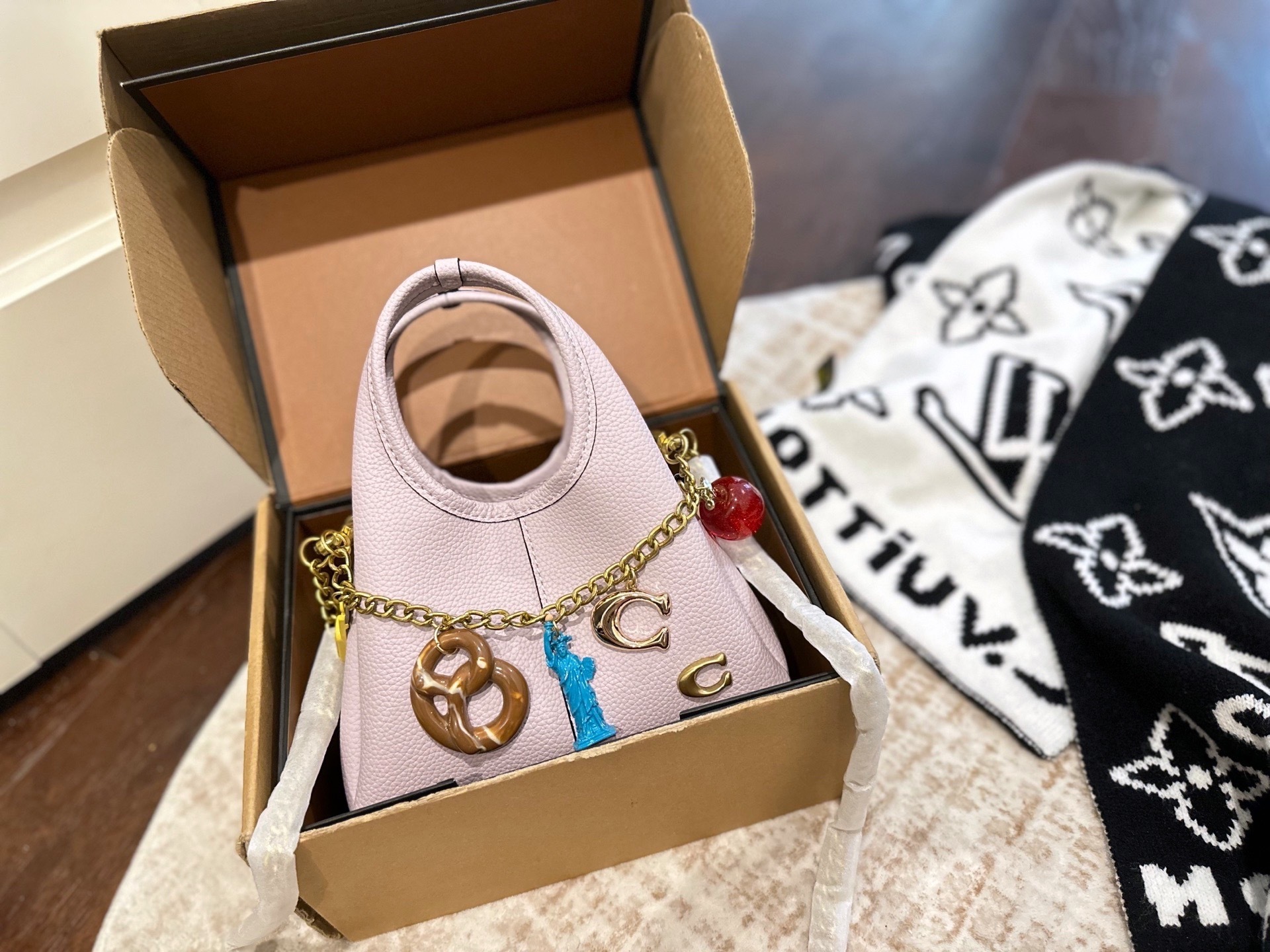 27253-COACH-499 gallery