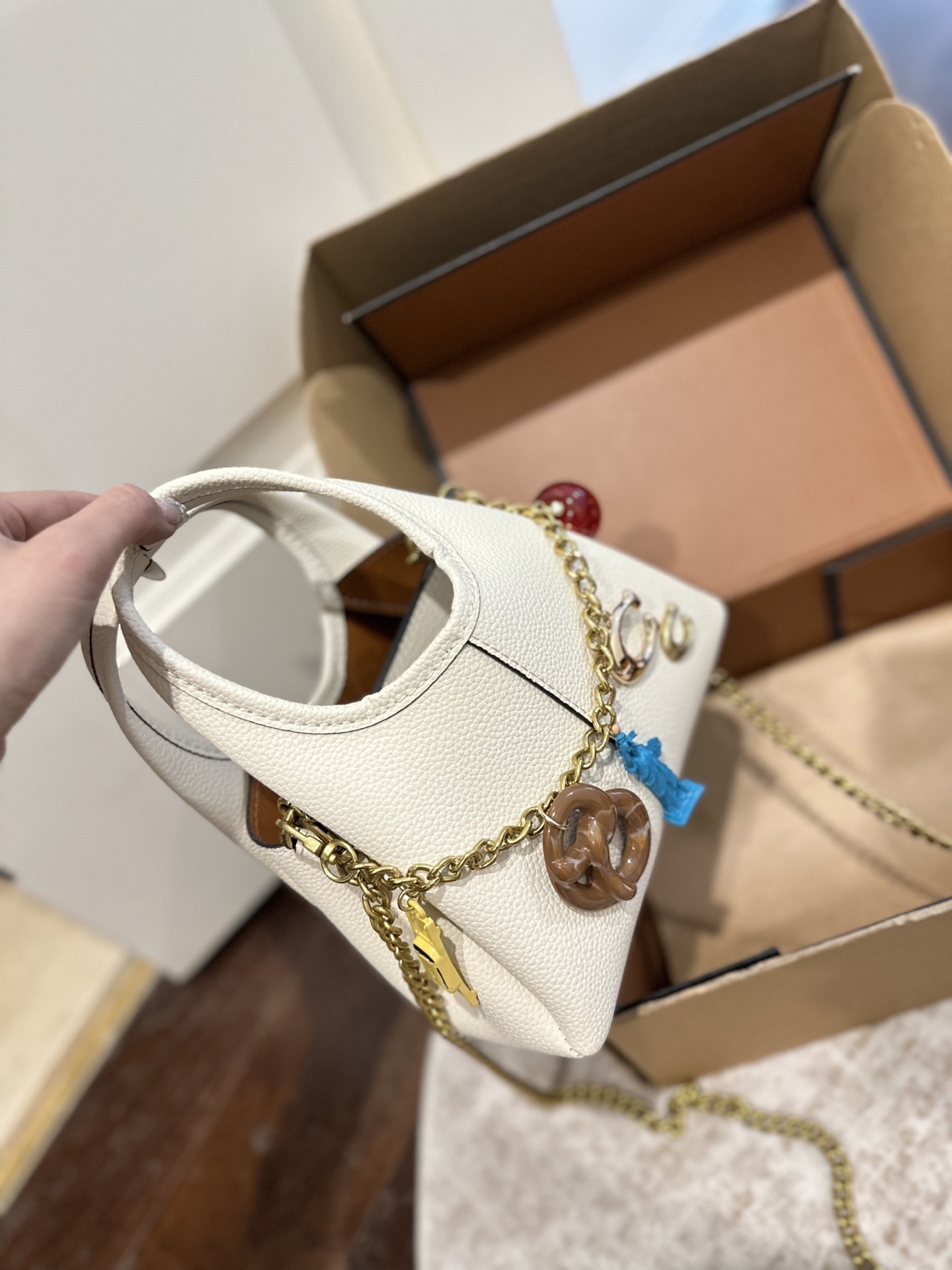 27253-COACH-499 gallery