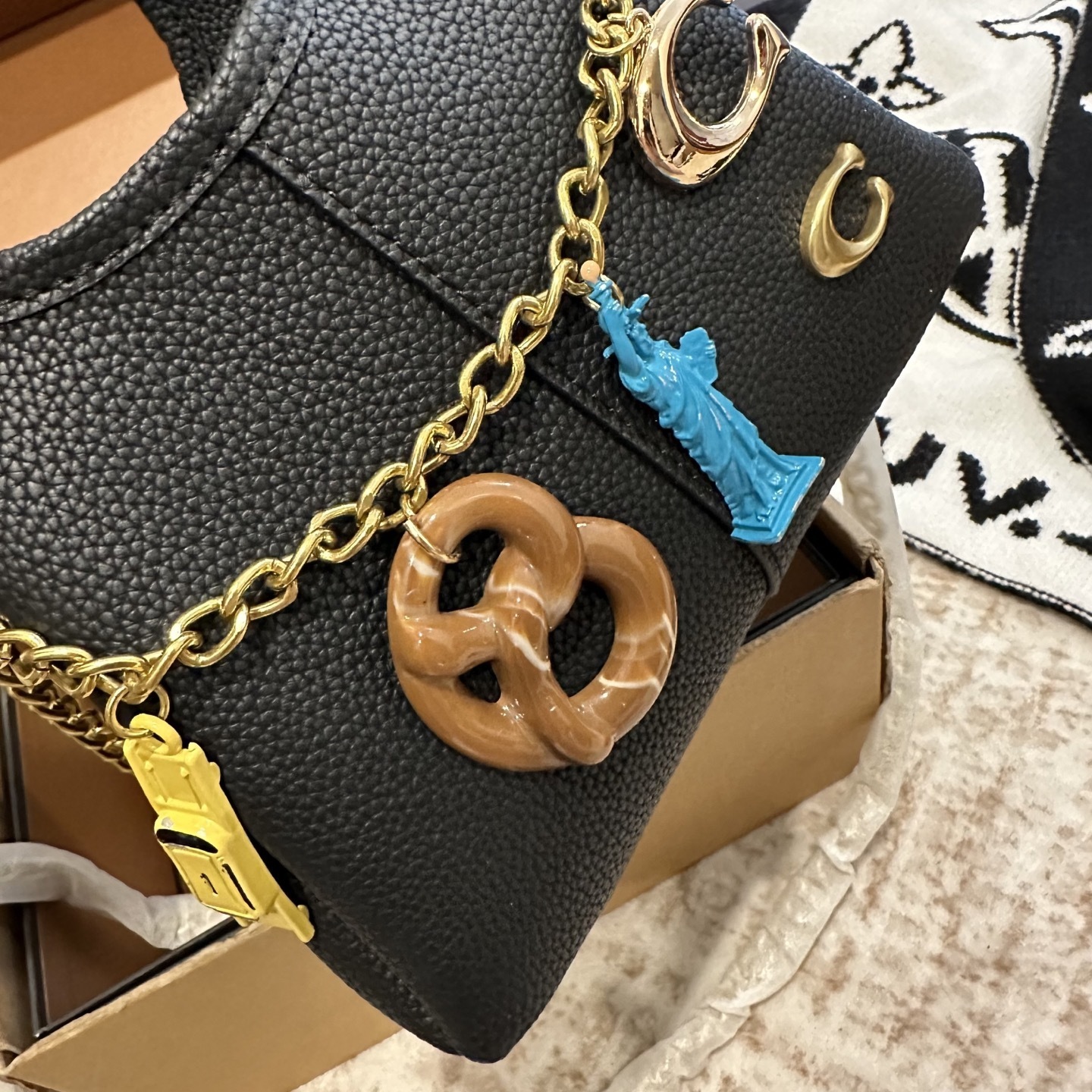 27253-COACH-499 gallery