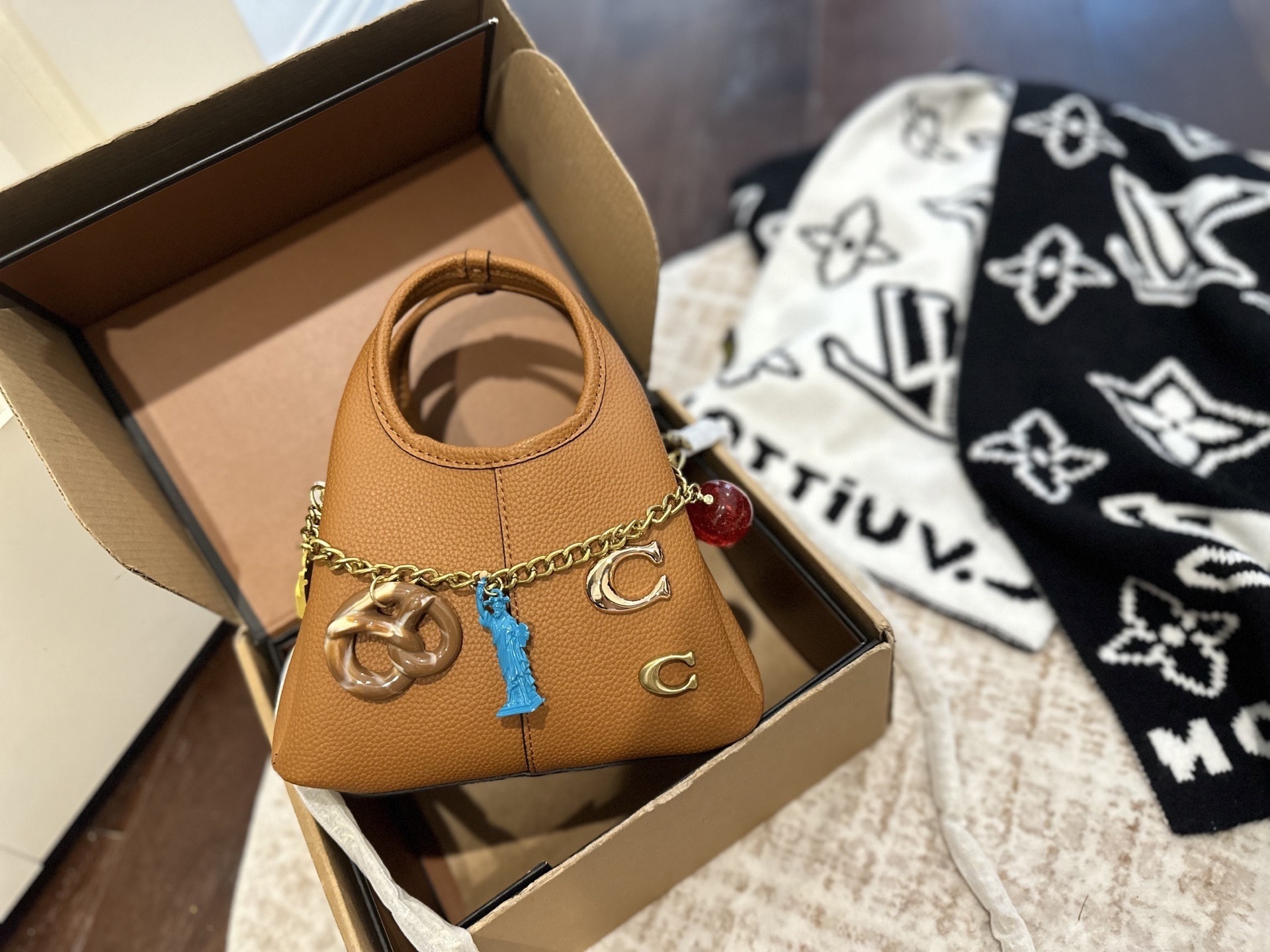 27253-COACH-499 gallery