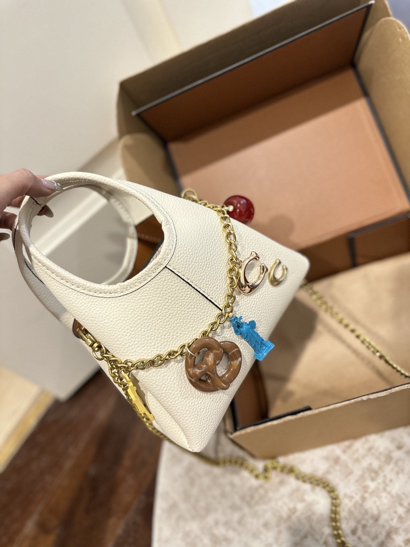 27253-COACH-499 gallery