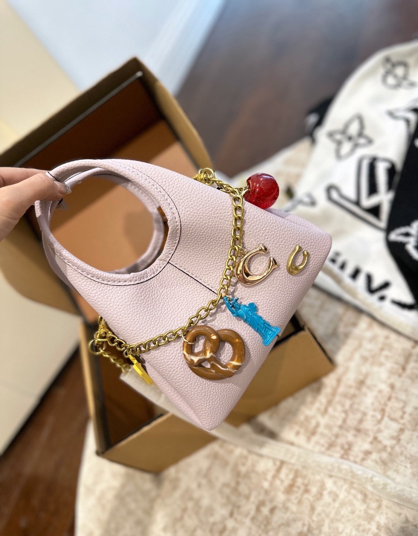 27253-COACH-499 gallery