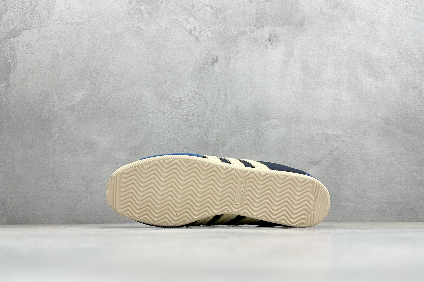 27254-Adidas-488 gallery