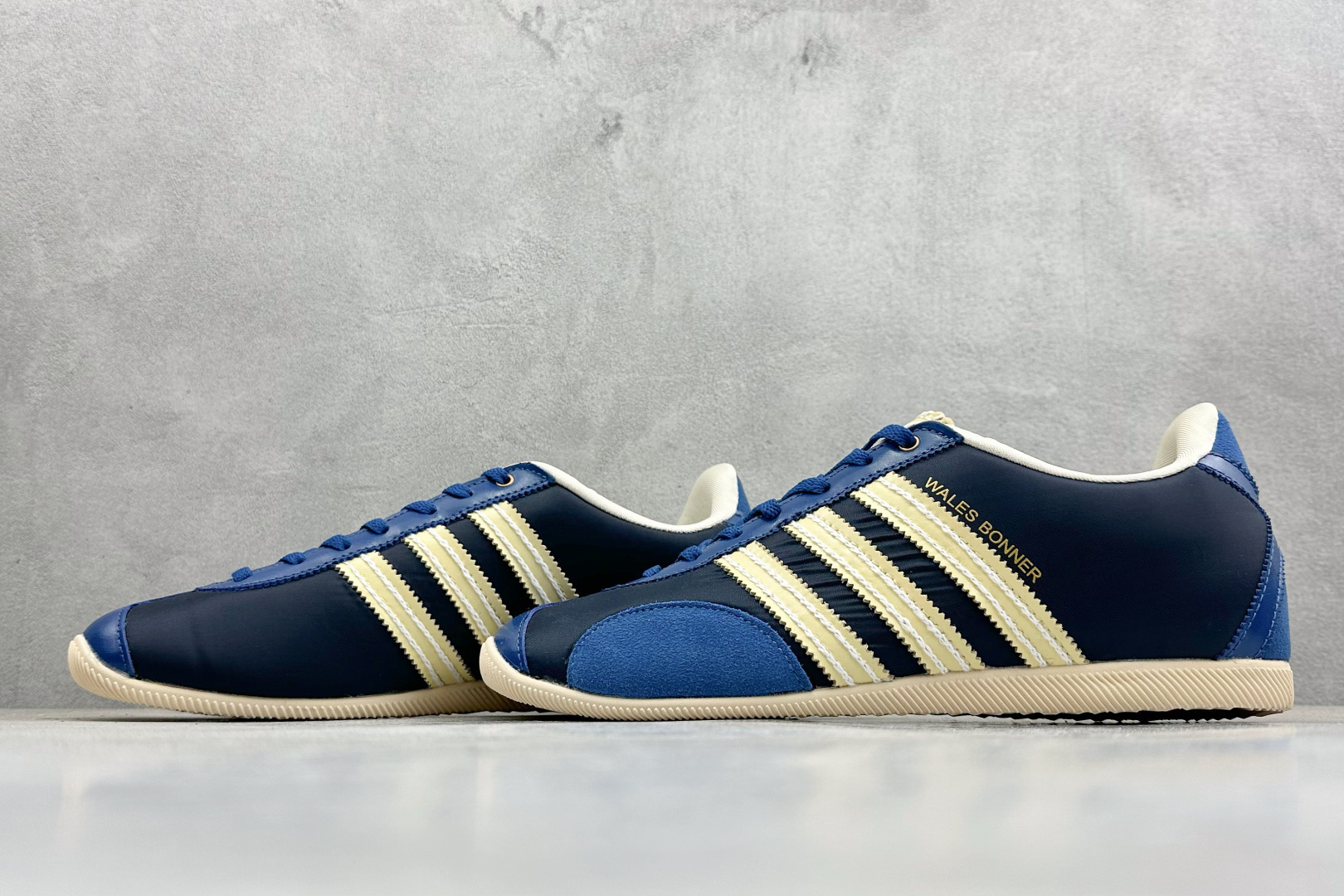 27254-Adidas-488 gallery