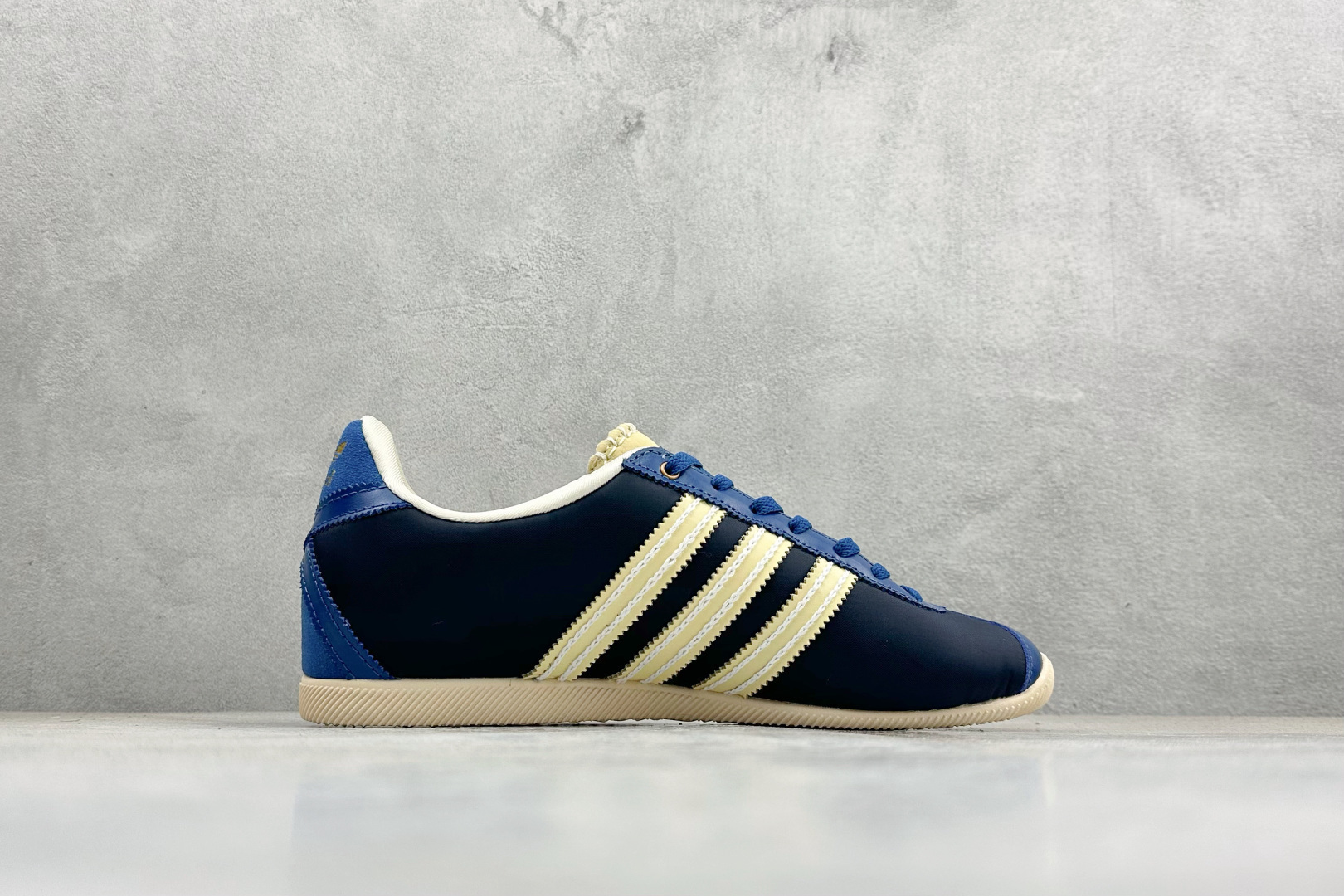 27254-Adidas-488 gallery
