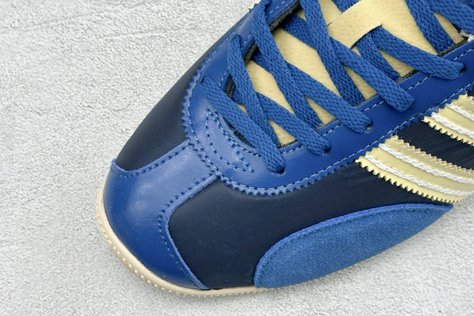 27254-Adidas-488 gallery