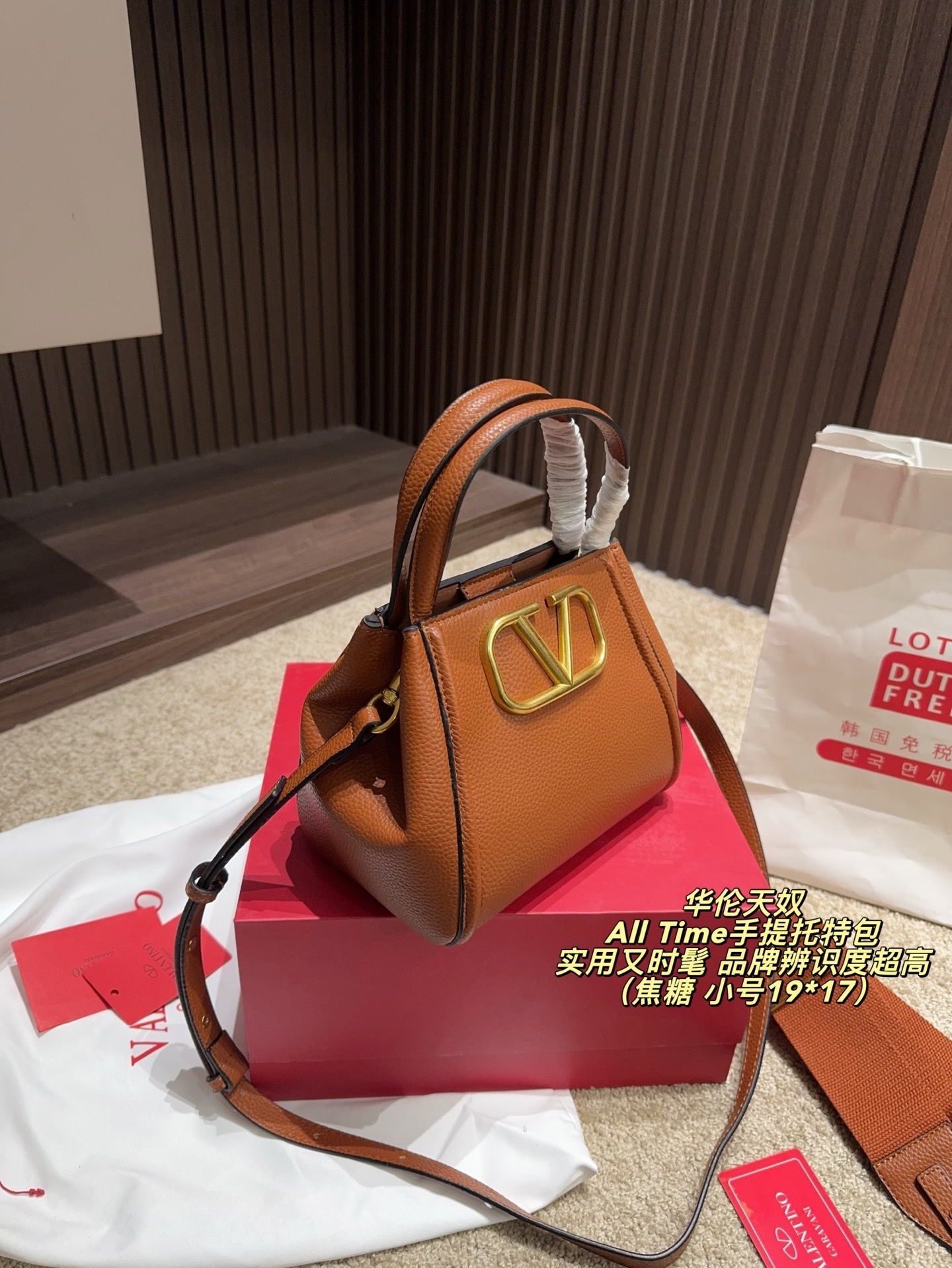 27258-Valentino-565 gallery