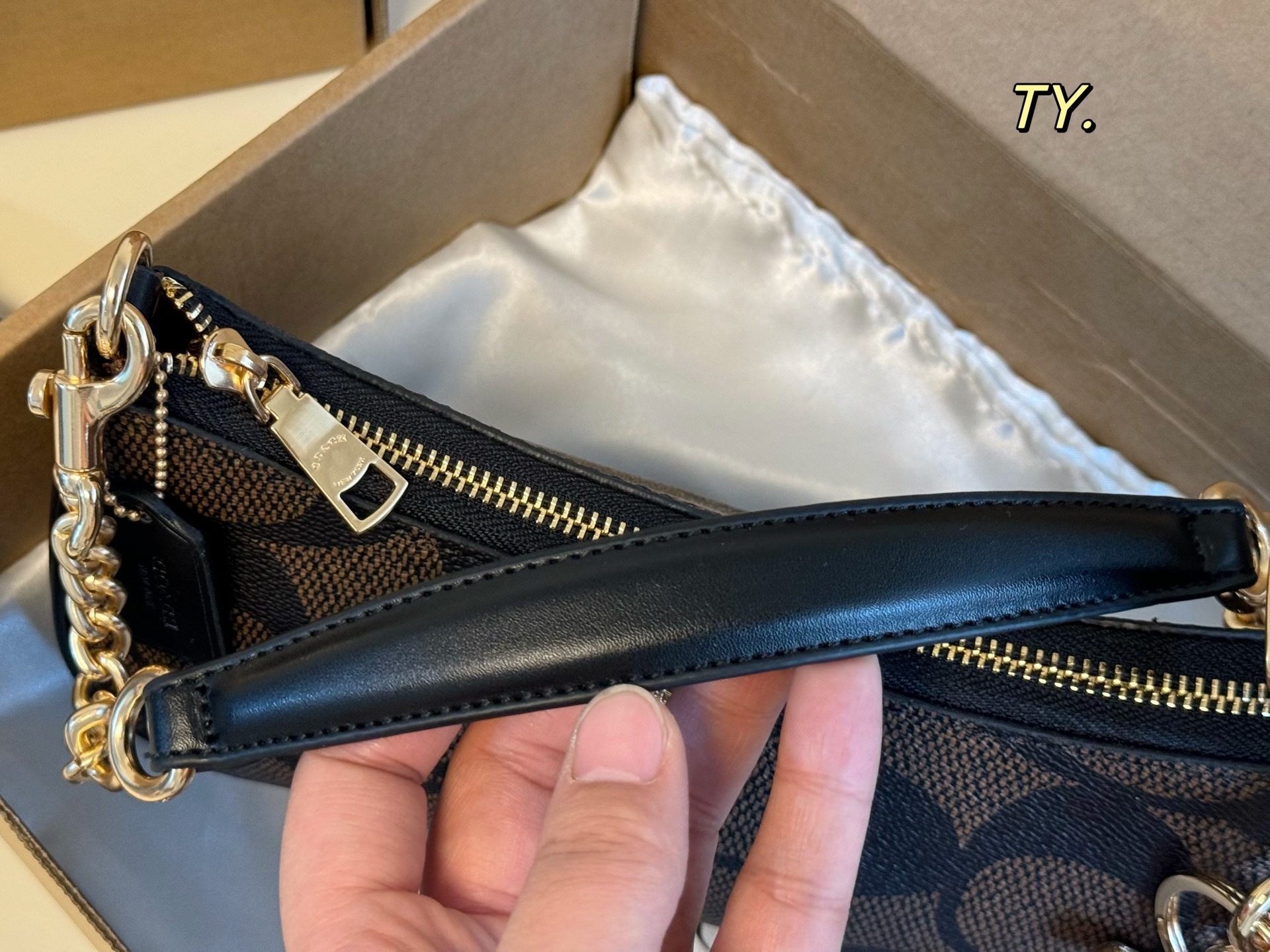 27263-COACH-430 gallery