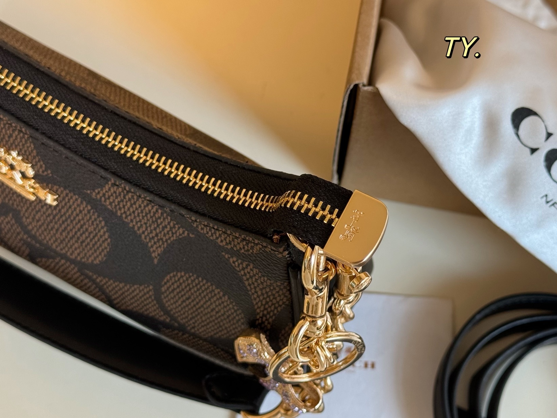 27263-COACH-430 gallery