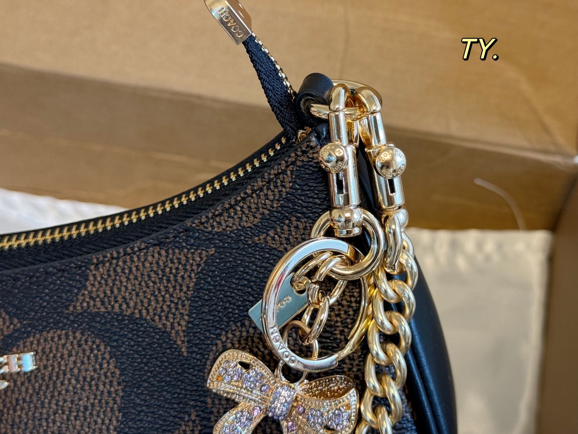 27263-COACH-430 gallery