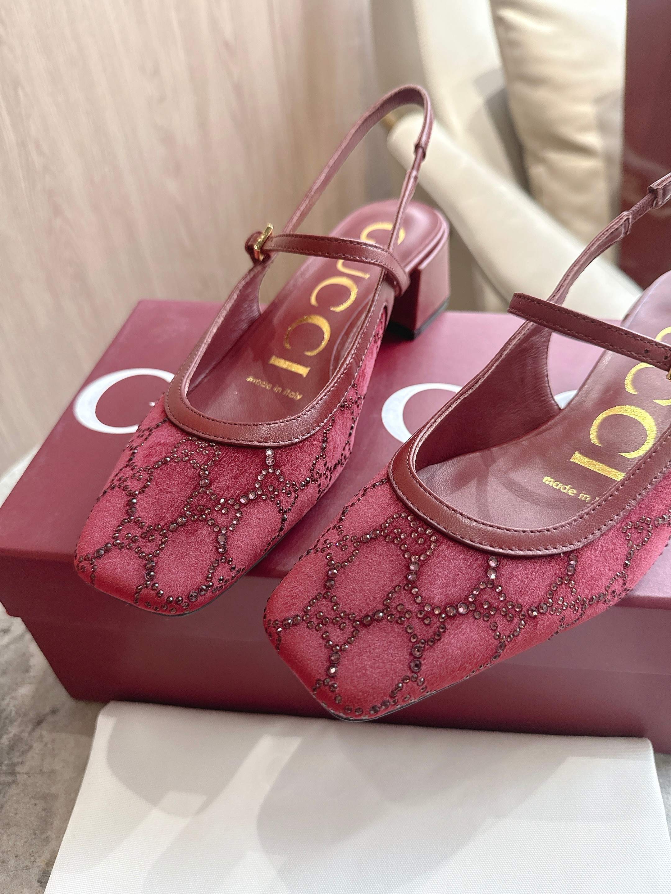 27269-Gucci-888 gallery