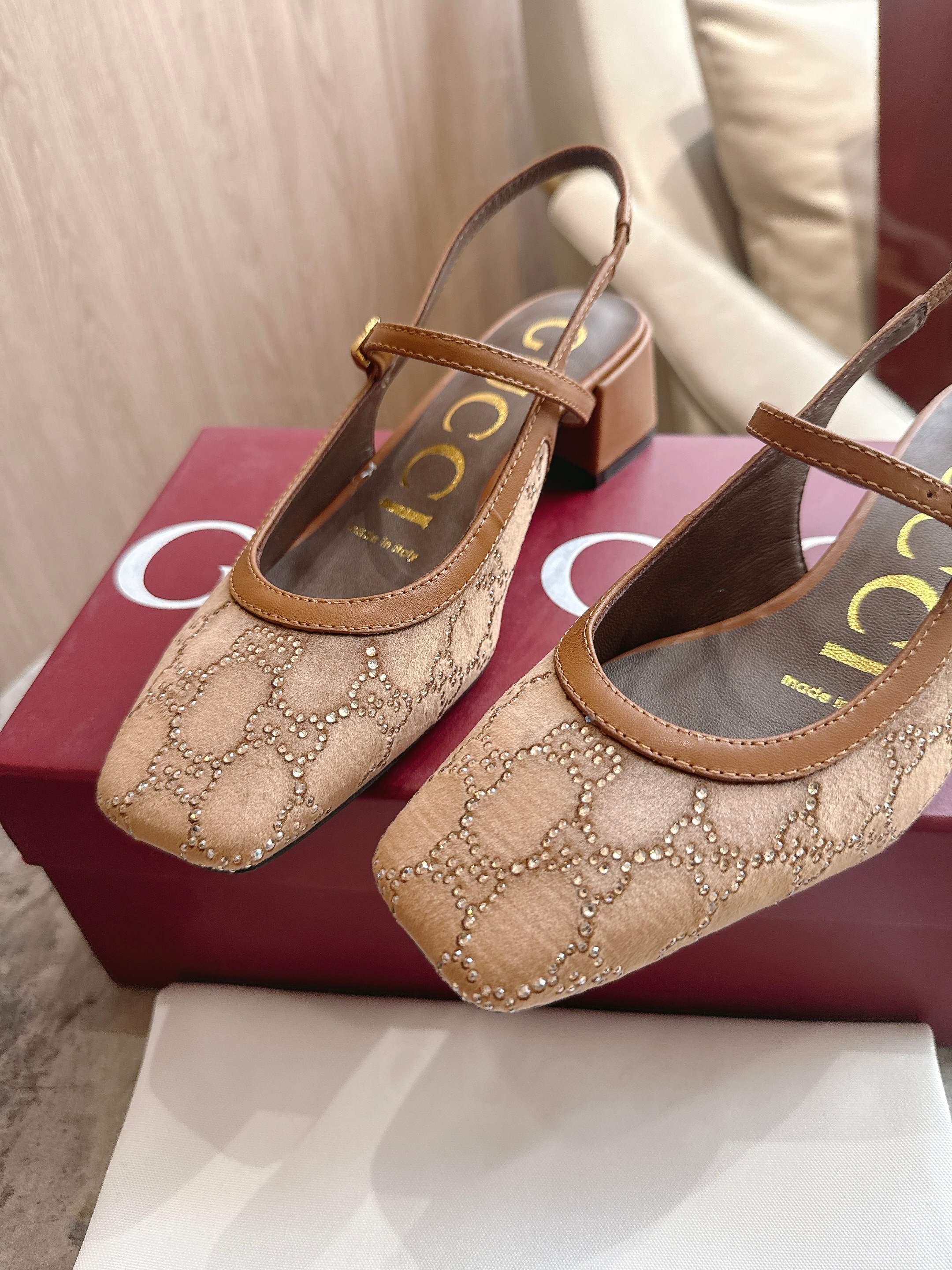 27269-Gucci-888 gallery