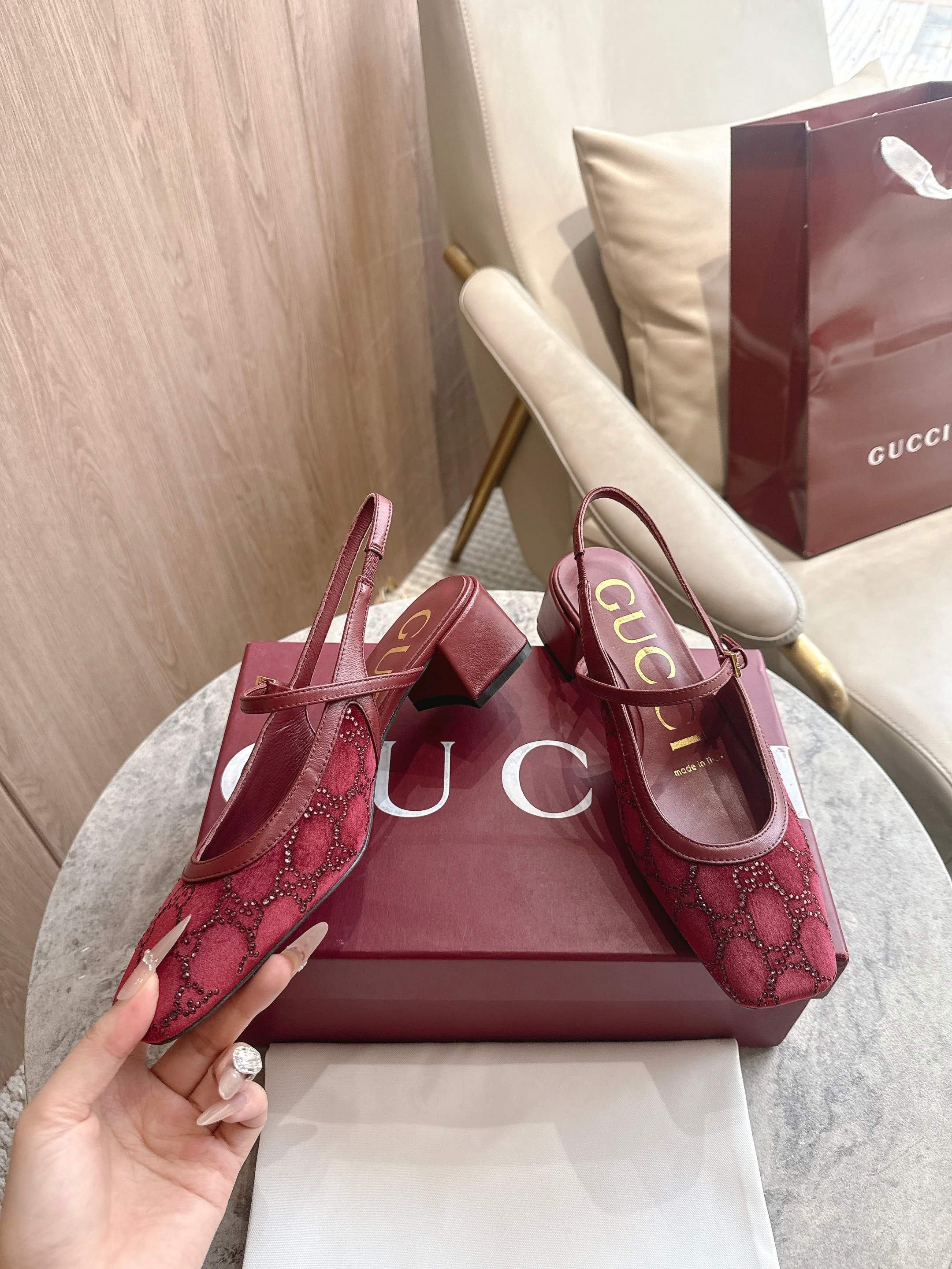 27269-Gucci-888 gallery