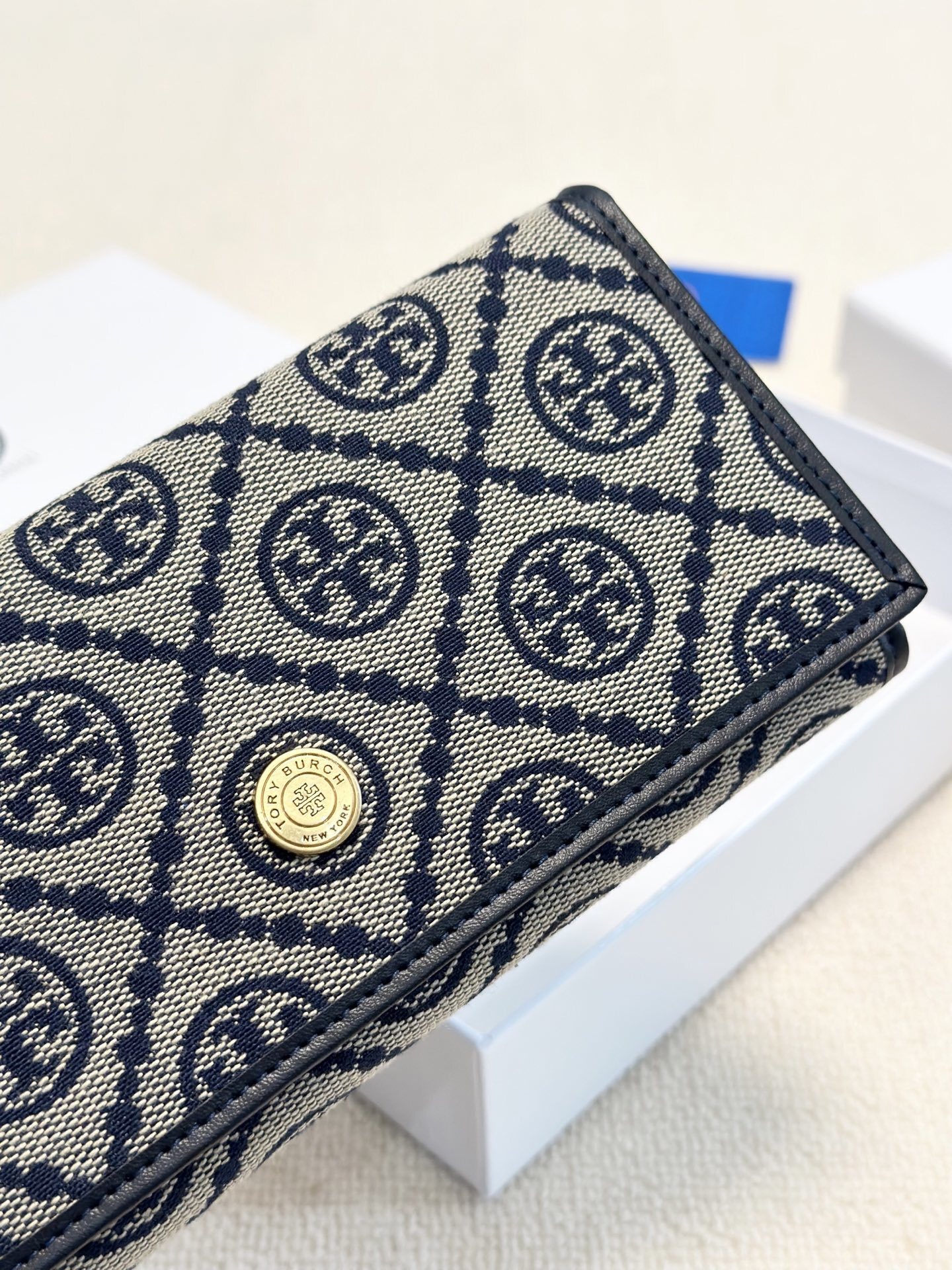 27274-Tory Burch--330 gallery