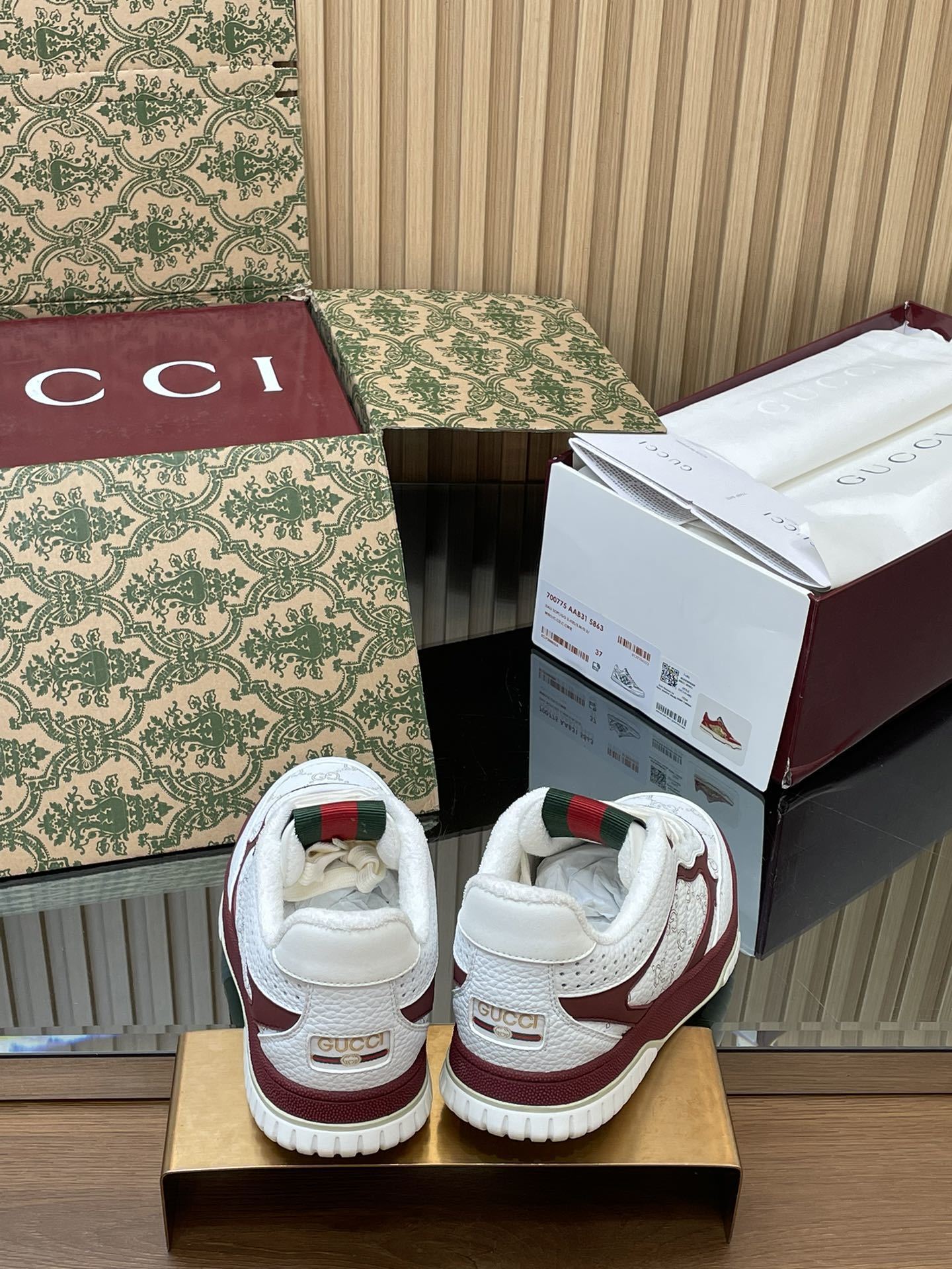 27281-Gucci-990 gallery