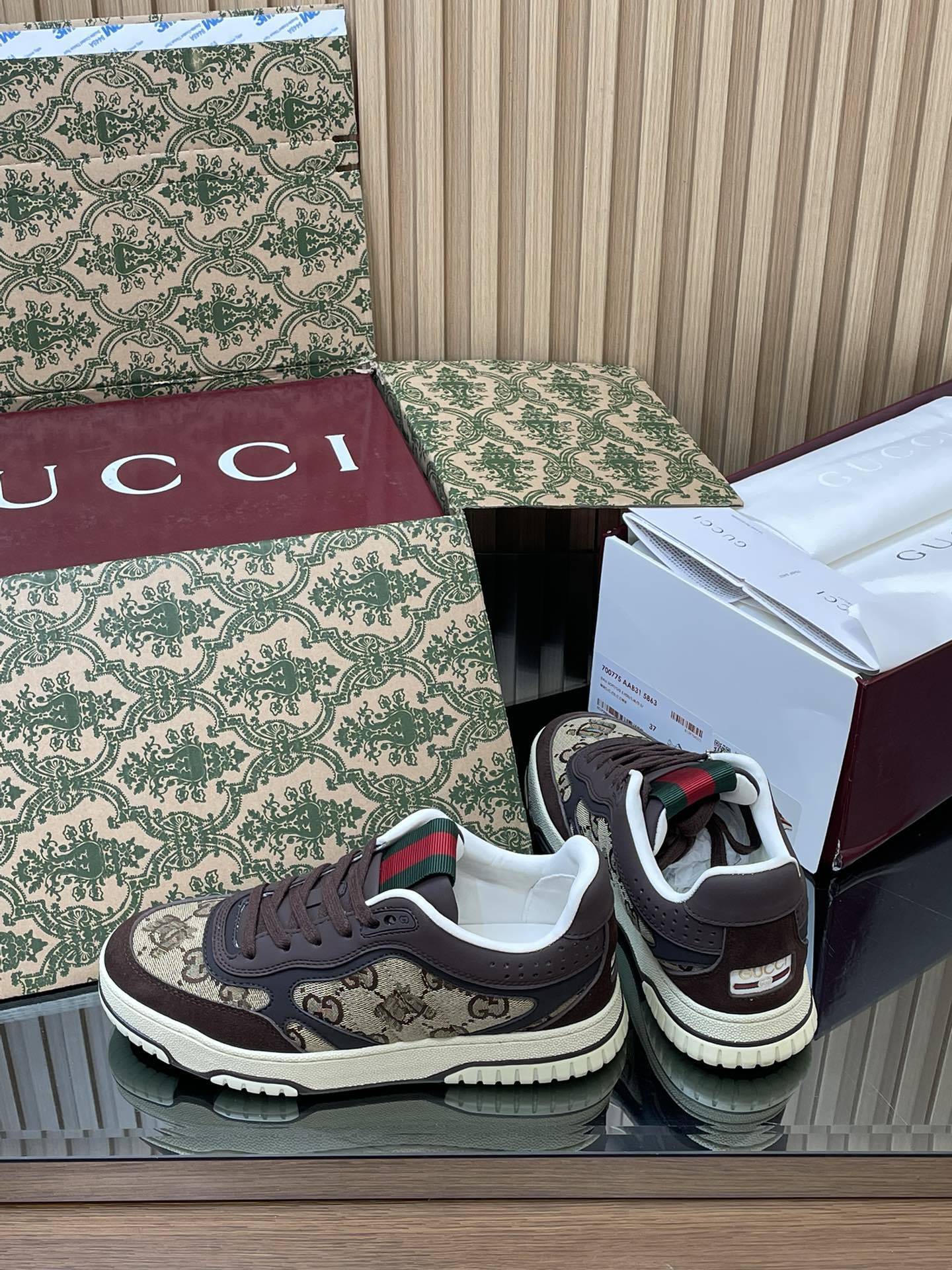 27281-Gucci-990 gallery
